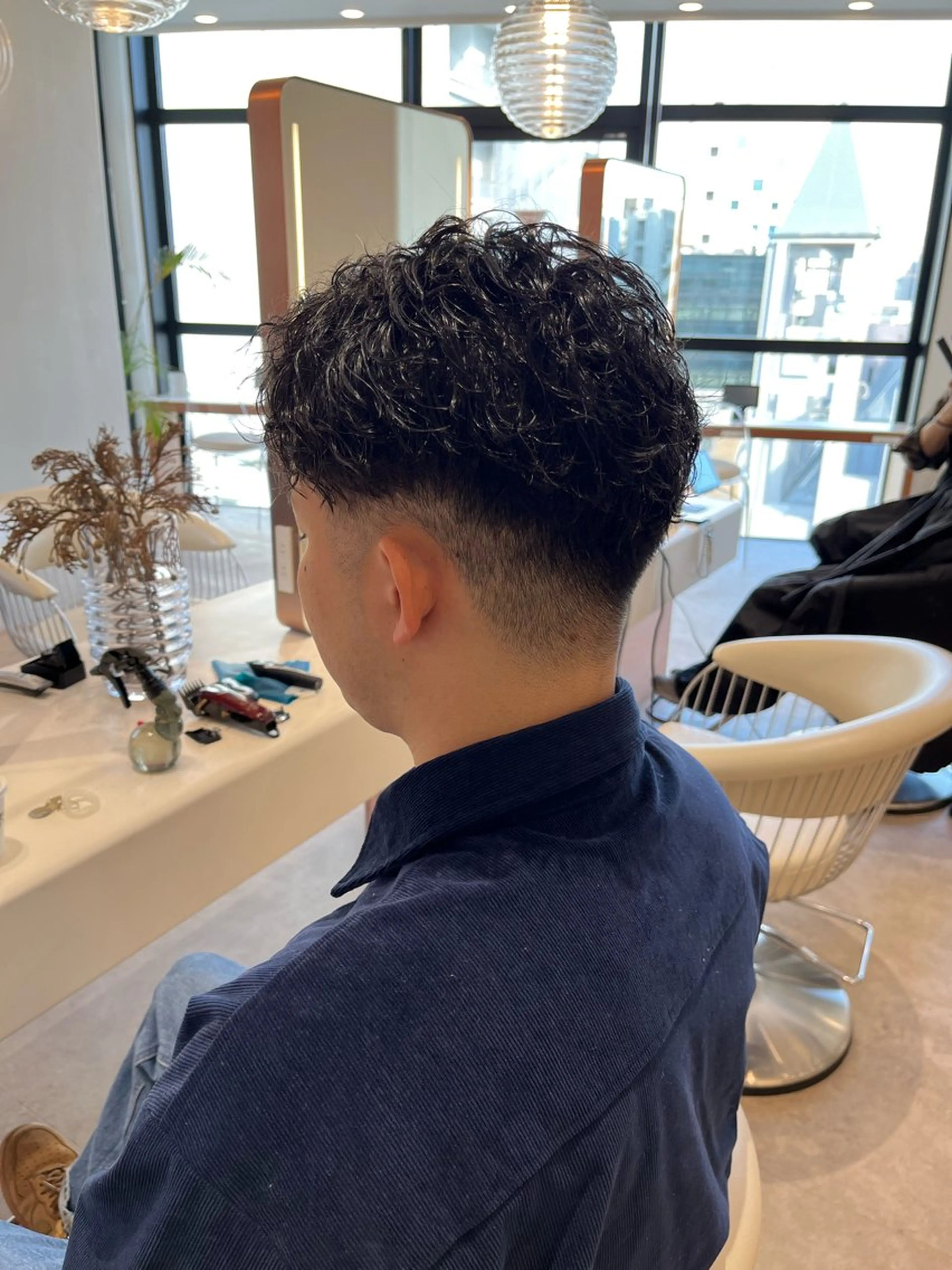 ショート ⚡メンズパーマフ ェードカットTomyのヘアスタイル