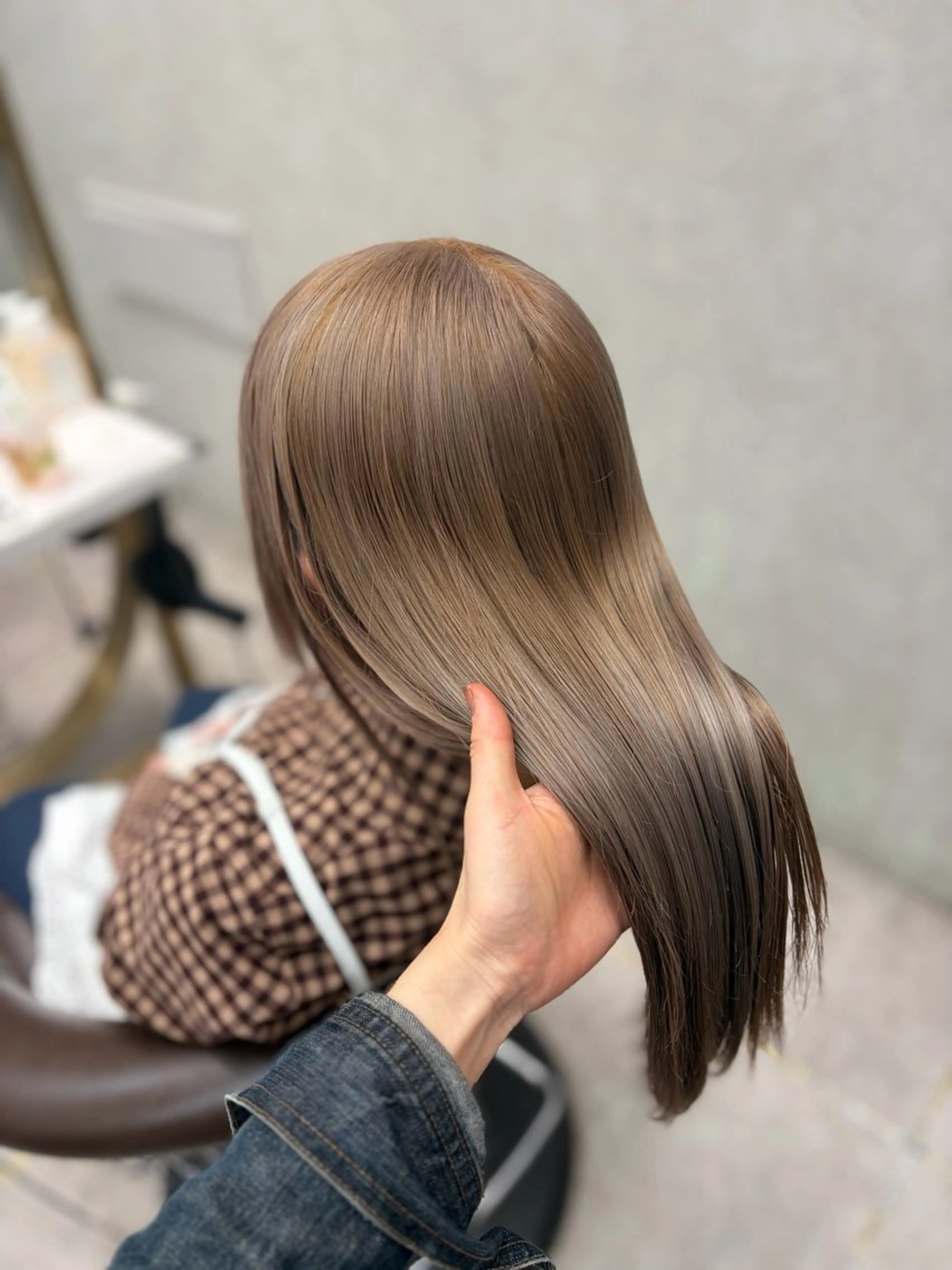 ロング ヘアカラー 坂上 実里のヘアスタイル