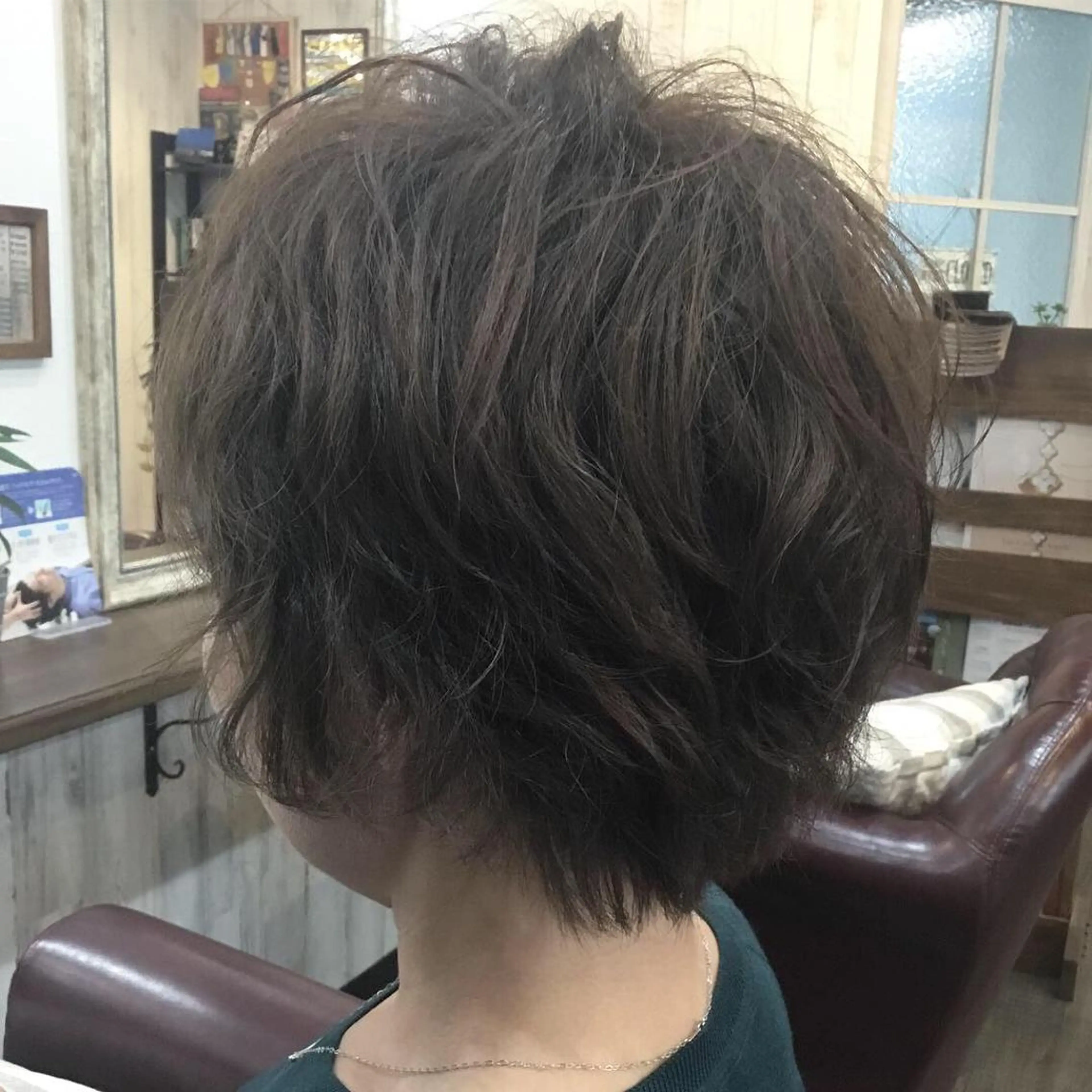 ショート カラー パーマ embrace エンブレイスのヘアスタイル