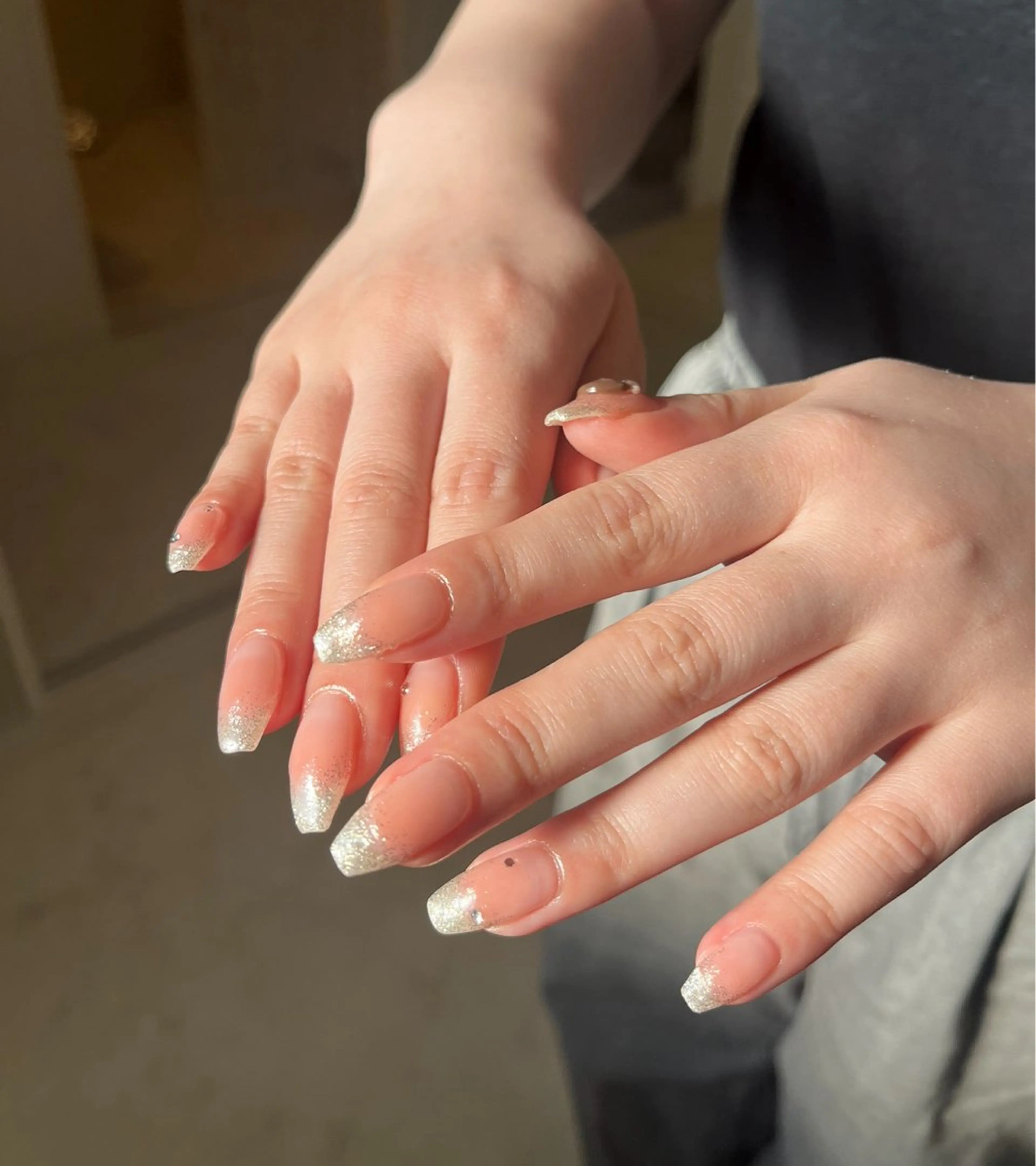 ネイル チークネイル グラデーション ラメ(グリッター) ラメグラデーション ハンドネイル miyuu 【E bella 】のネイルデザイン