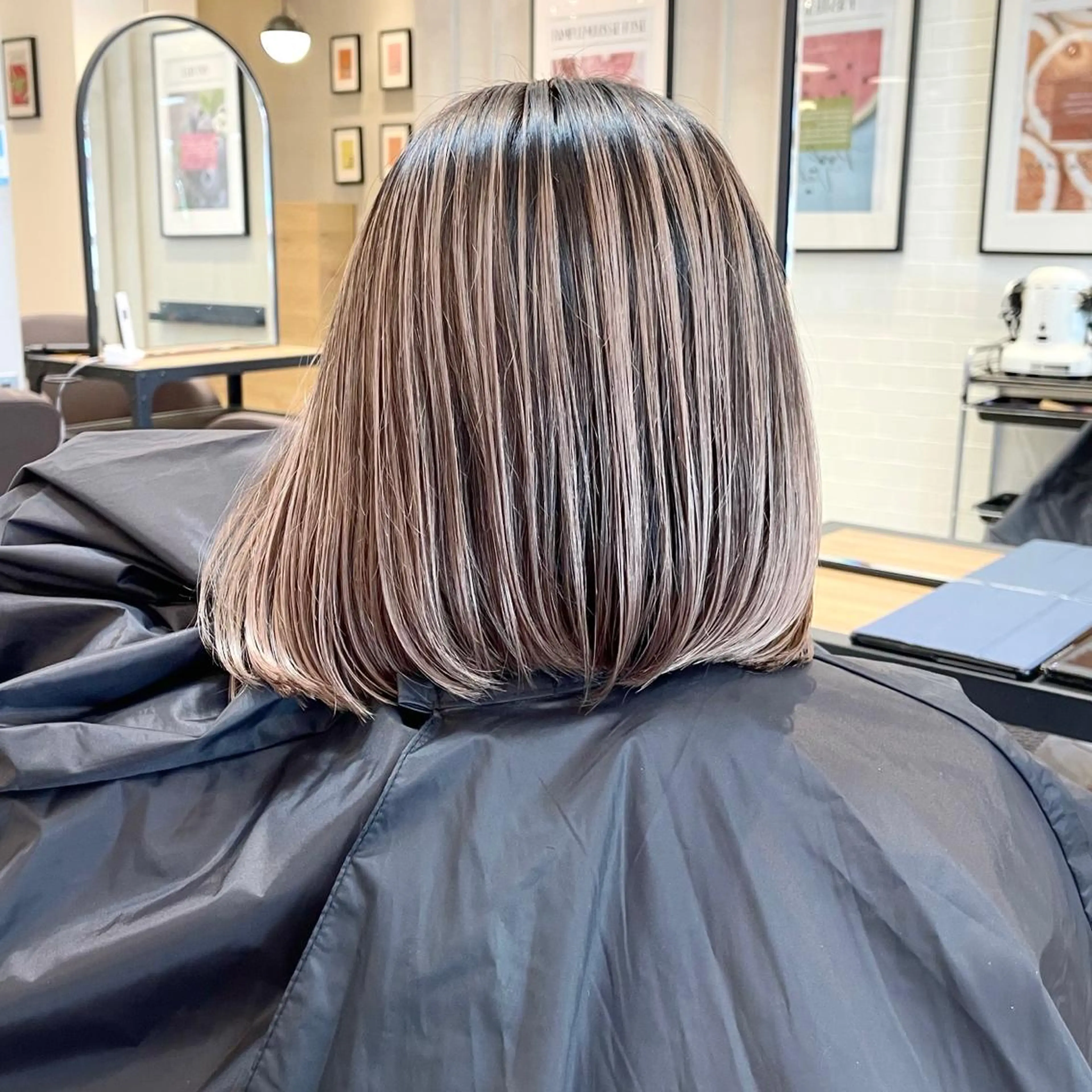 ミディアム カラー ヘアアレンジ バレイヤージュ デザインカラー ハイライトカラー 外国人風カラー ハイライト カット ヘアカラー トリートメント アンドウ ユウ/ レイヤーカット/韓国のヘアスタイル