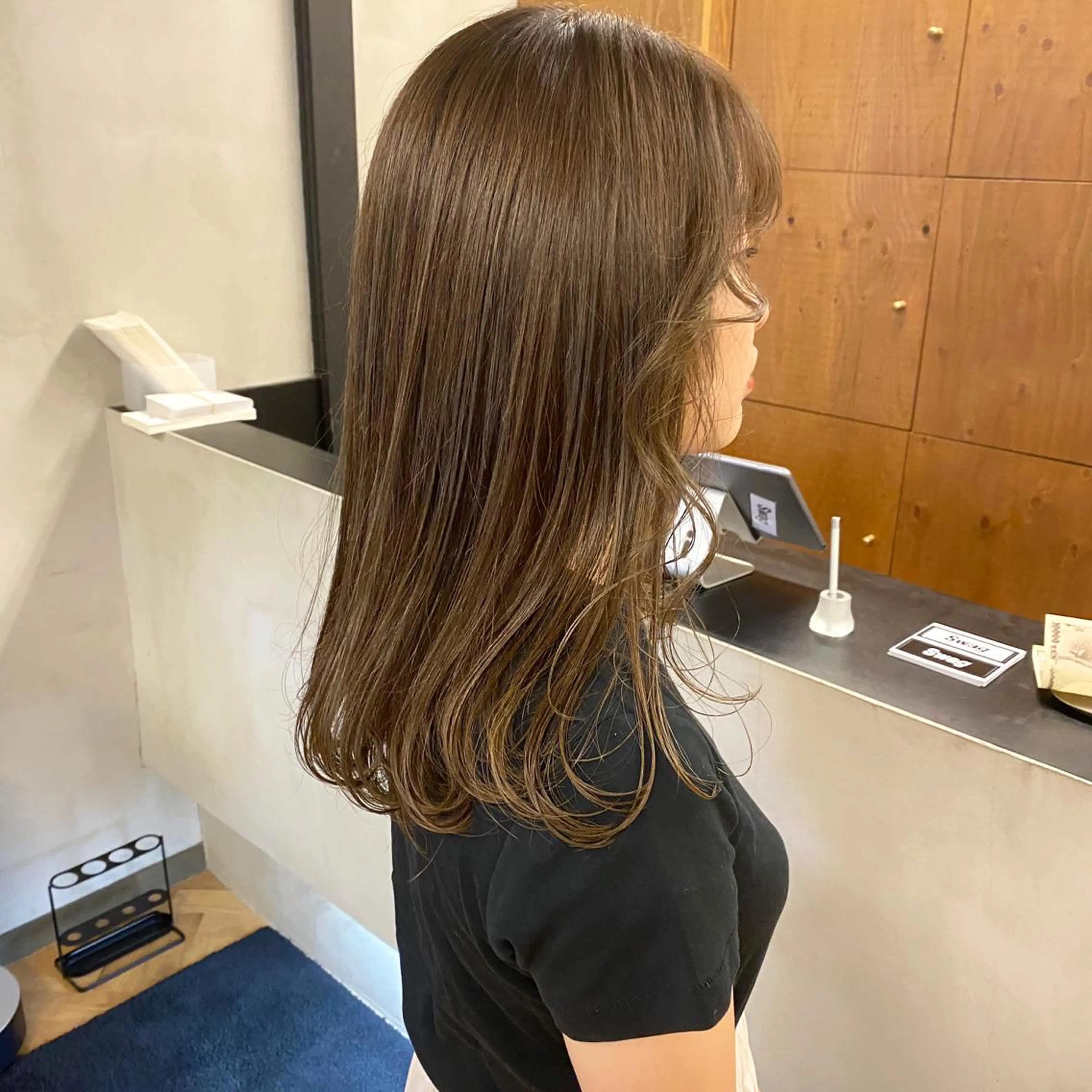 セミロング 前川 朋香のヘアスタイル