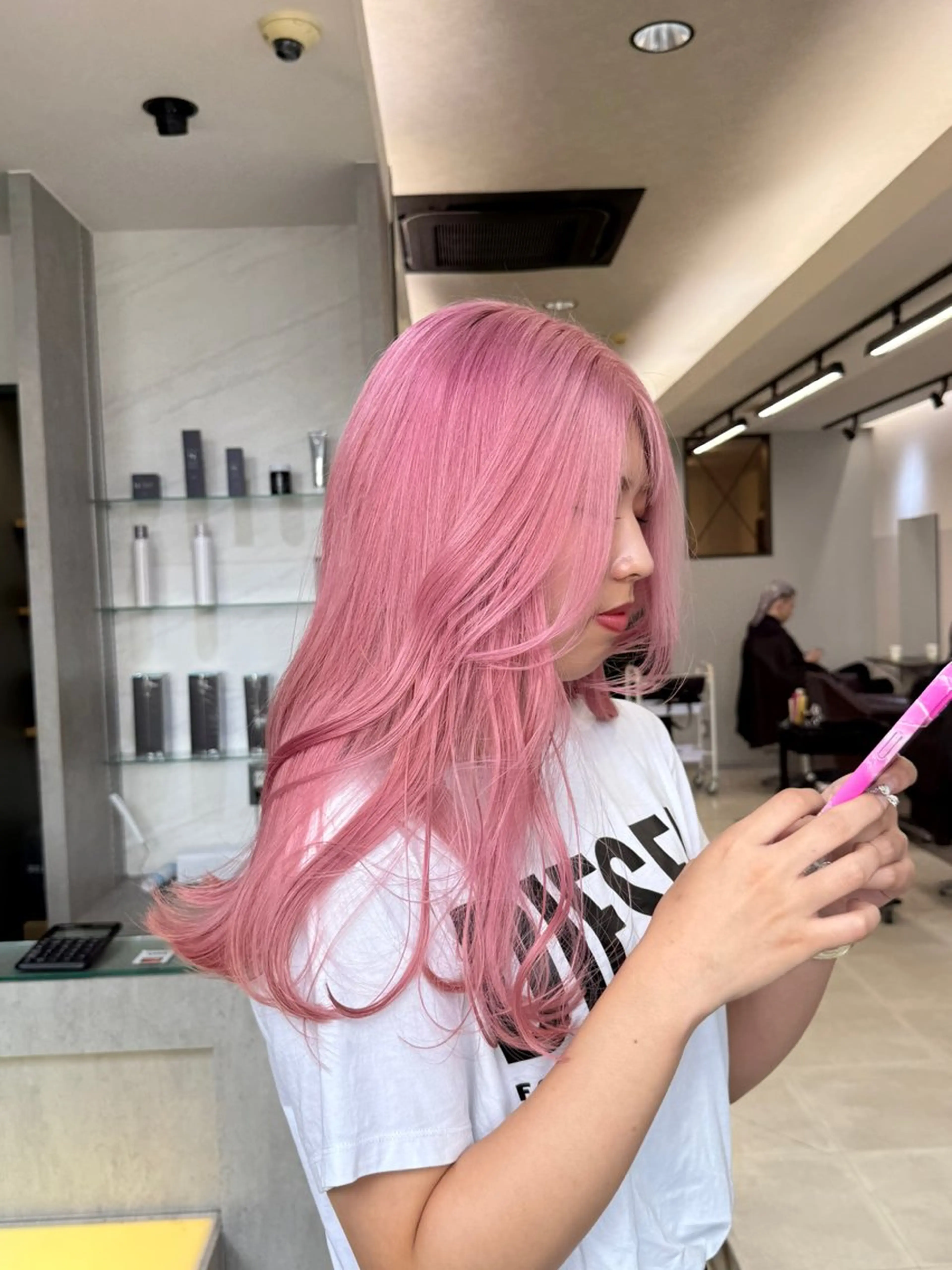 セミロング 天神大名/ブリーチ 鶴岡和幸/ハイトーンのヘアスタイル