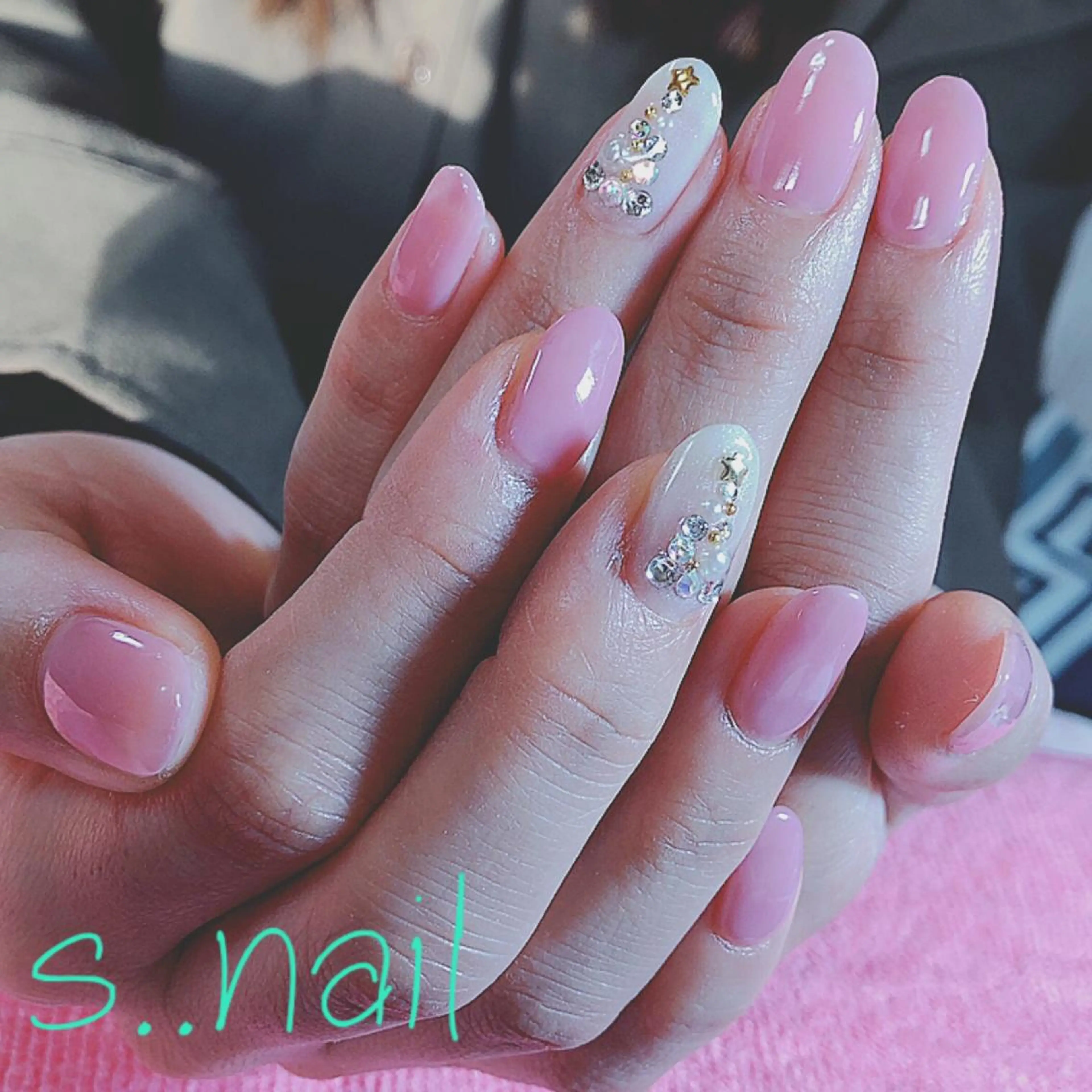 ネイル キラキラネイル シンプルネイル ストーンネイル 冬ネイル ハンドネイル フットネイル s..nail / MORITAのネイルデザイン