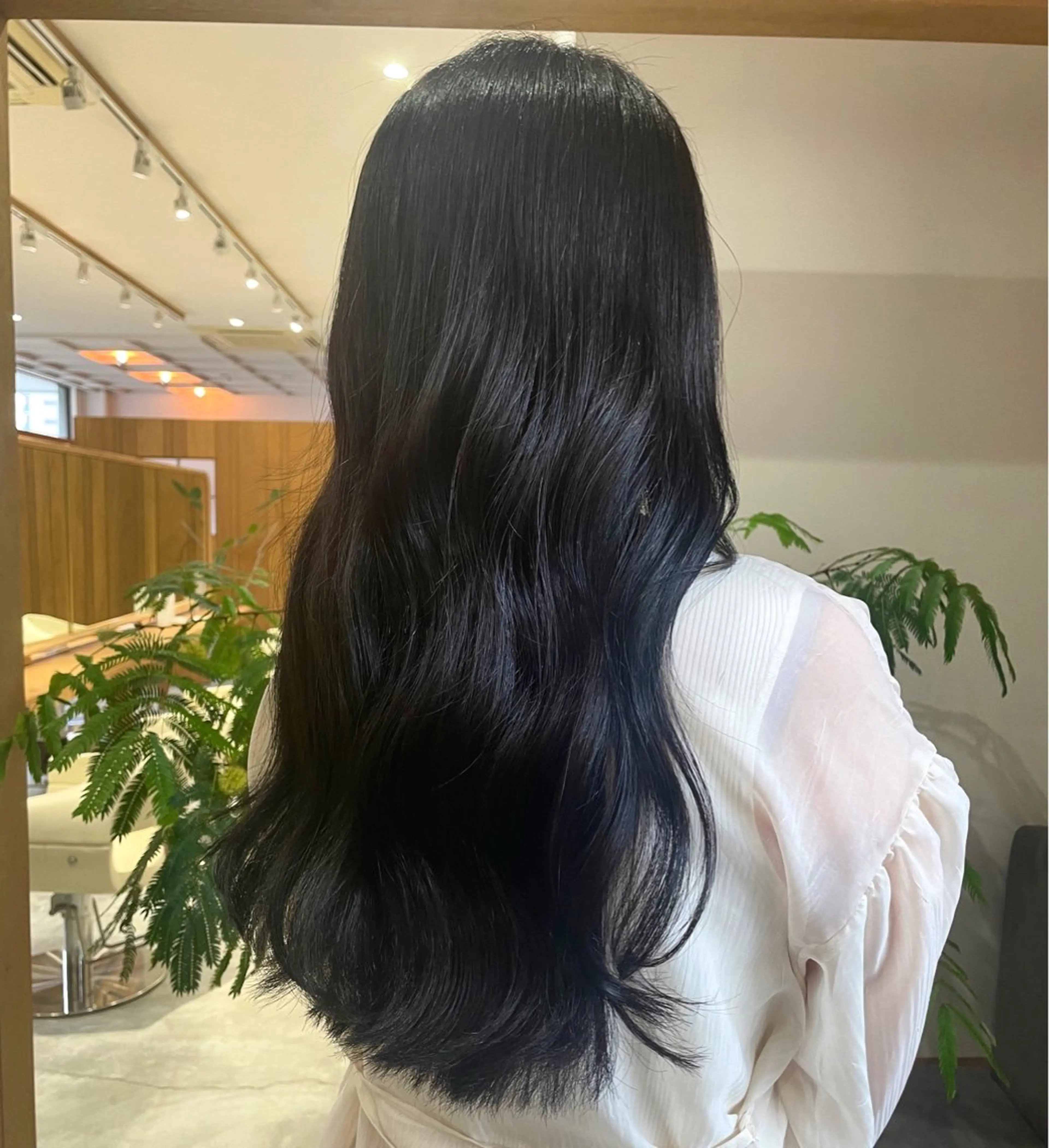 ロング カラー 黒髪 ブリーチ ブルーカラー ブルーブラック ケアブリーチ mopa_kaede 暖色カラー/ロングのヘアスタイル