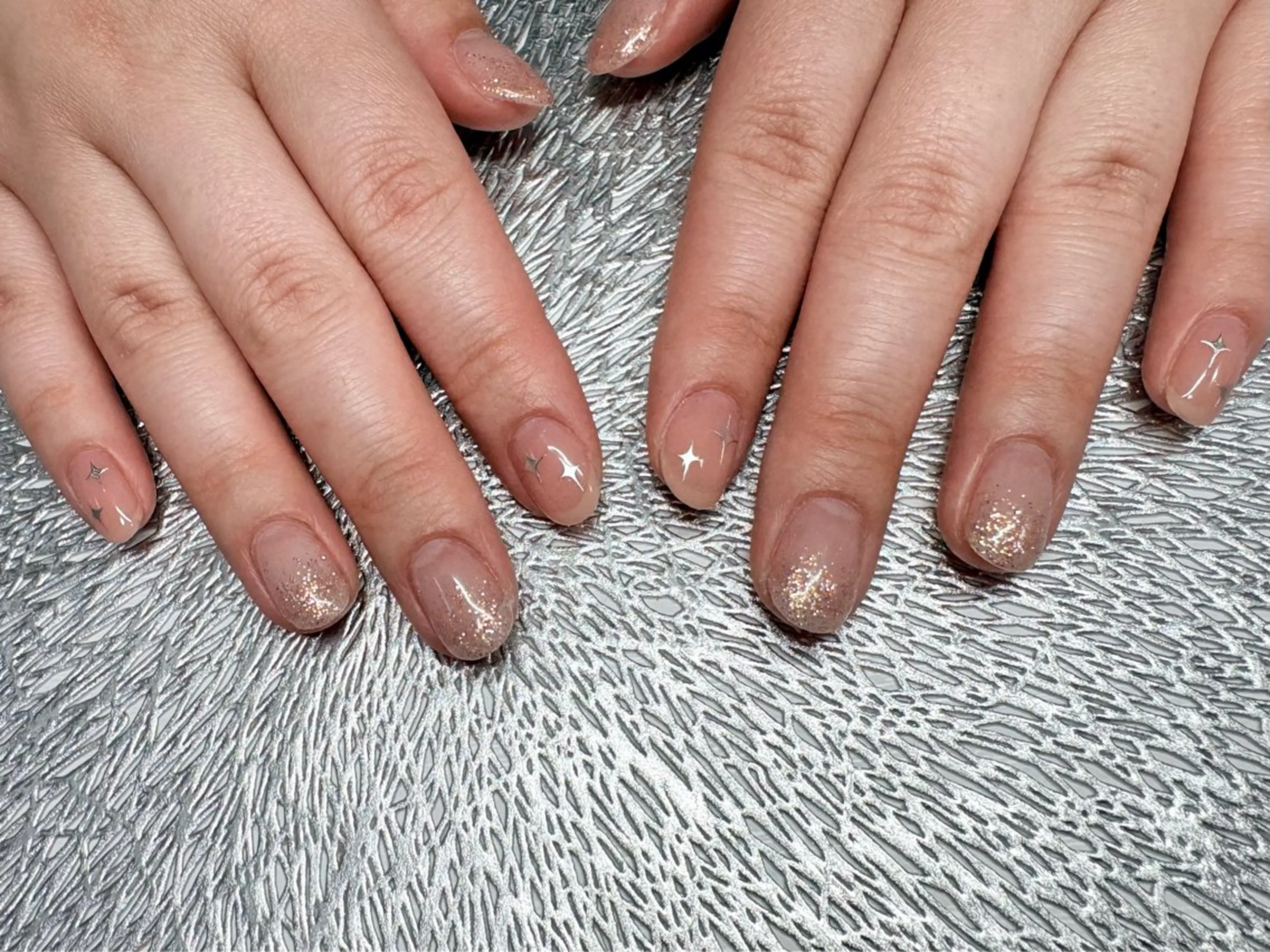 ネイル フットネイル ジェルネイル ラメ(グリッター) マグネットネイル 持ち込み ハンドネイル ハンドケア ♡Bivi♡自爪に 優しいネイルサロンのネイルデザイン