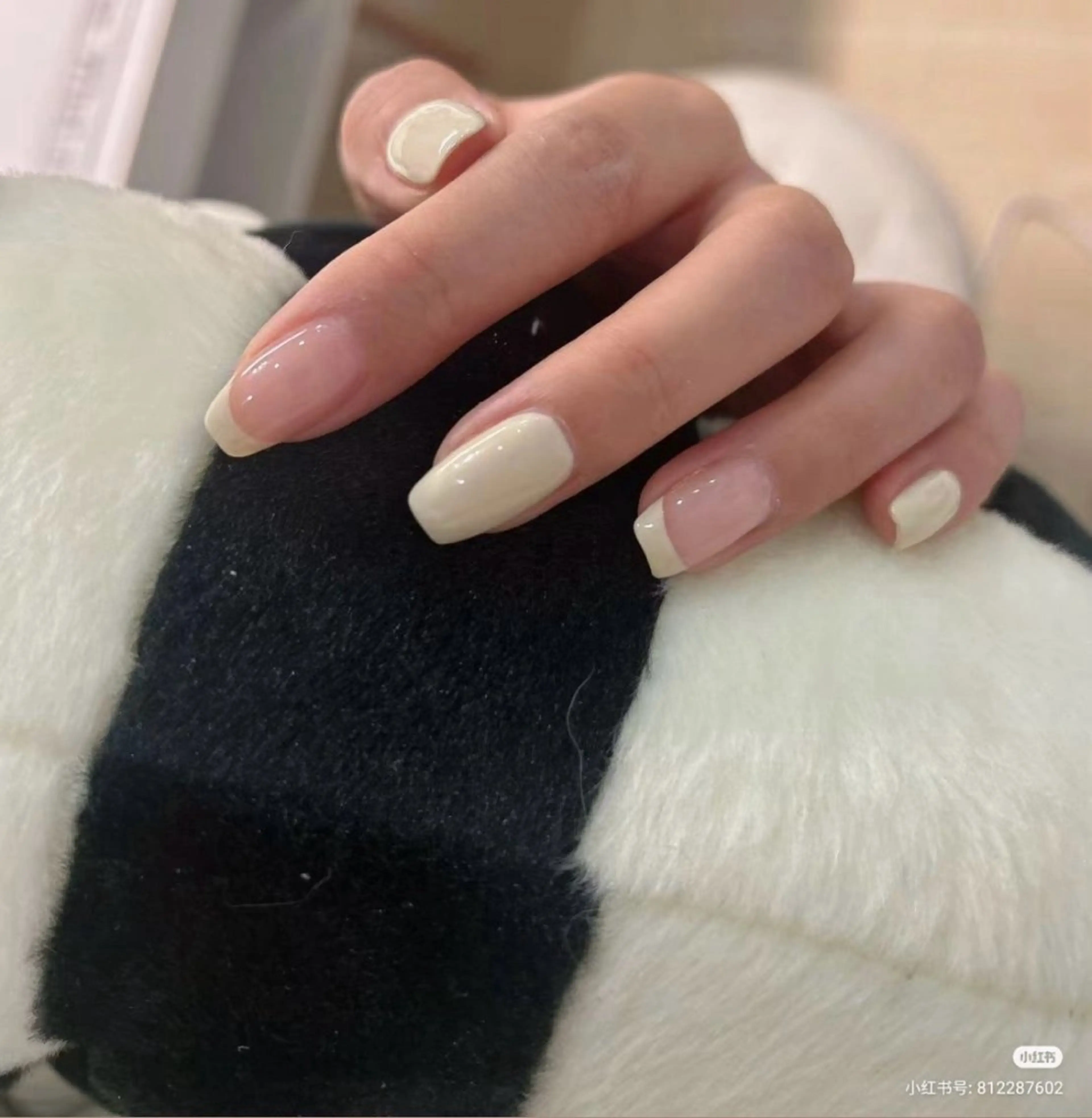 ネイル フレンチネイル 黄色 kit trios nailのネイルデザイン