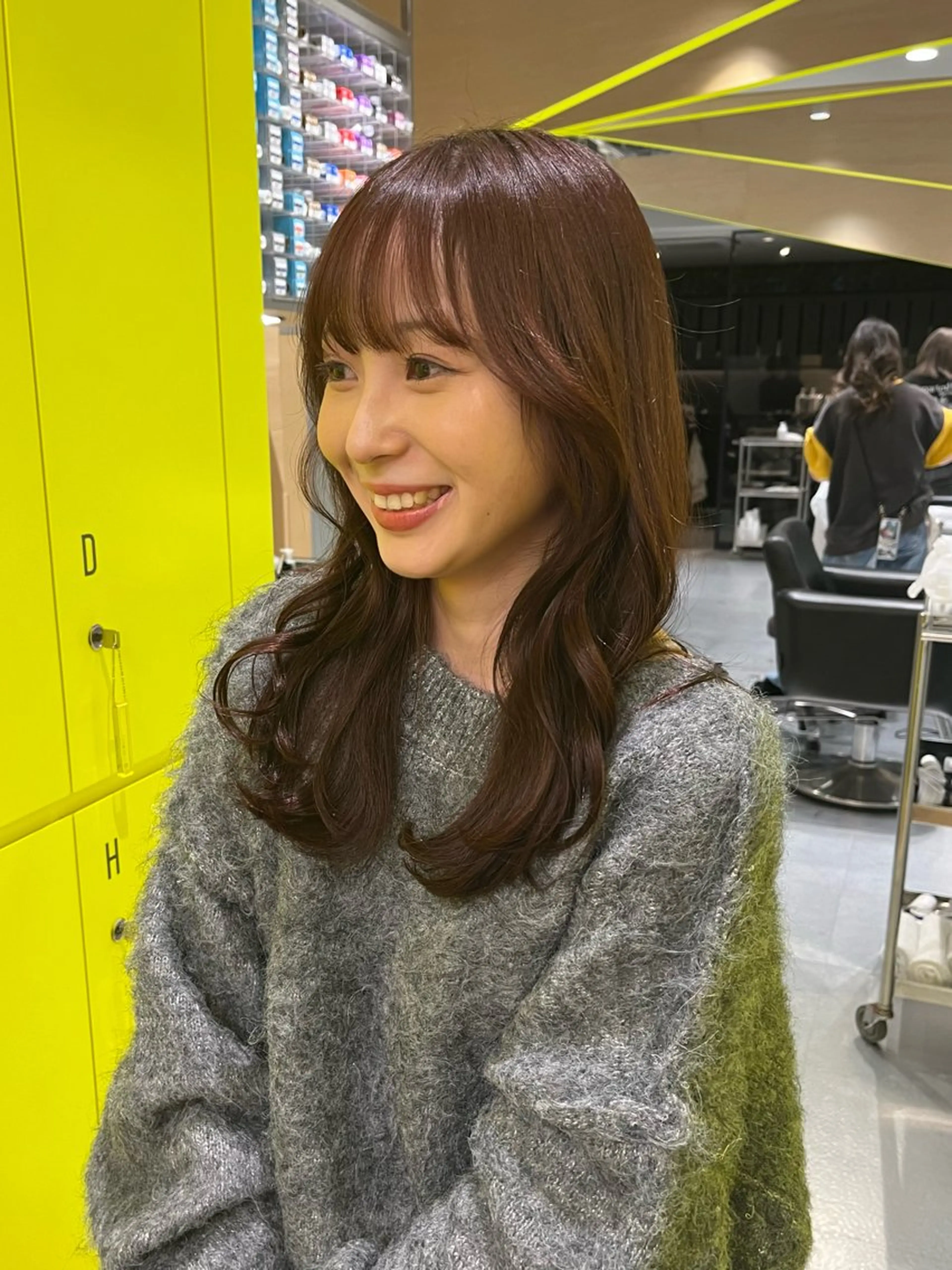 セミロング カラー 山下 とよかのヘアスタイル