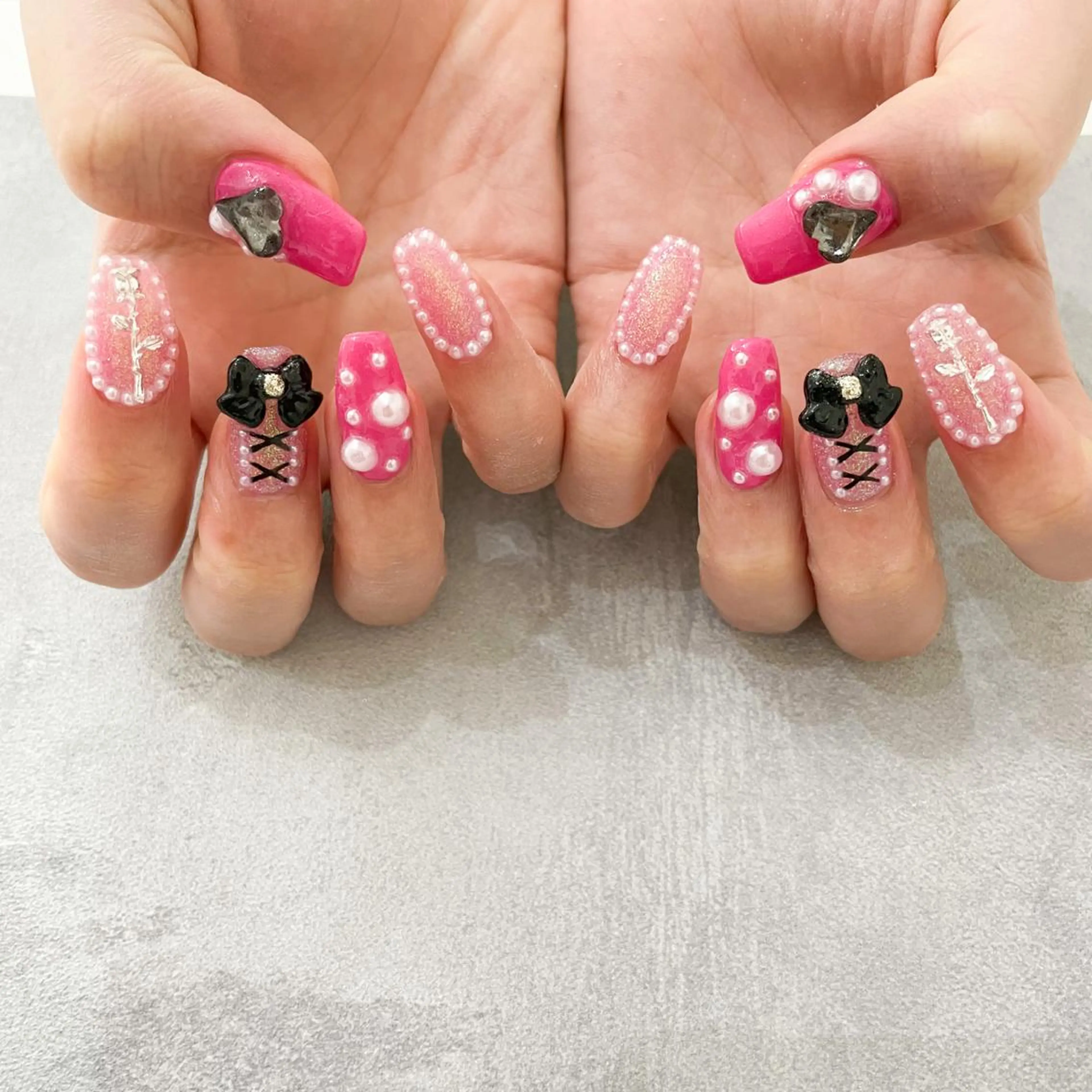 ネイル ハンドネイル ゴテゴテ💙ワンホン リオナのネイルデザイン