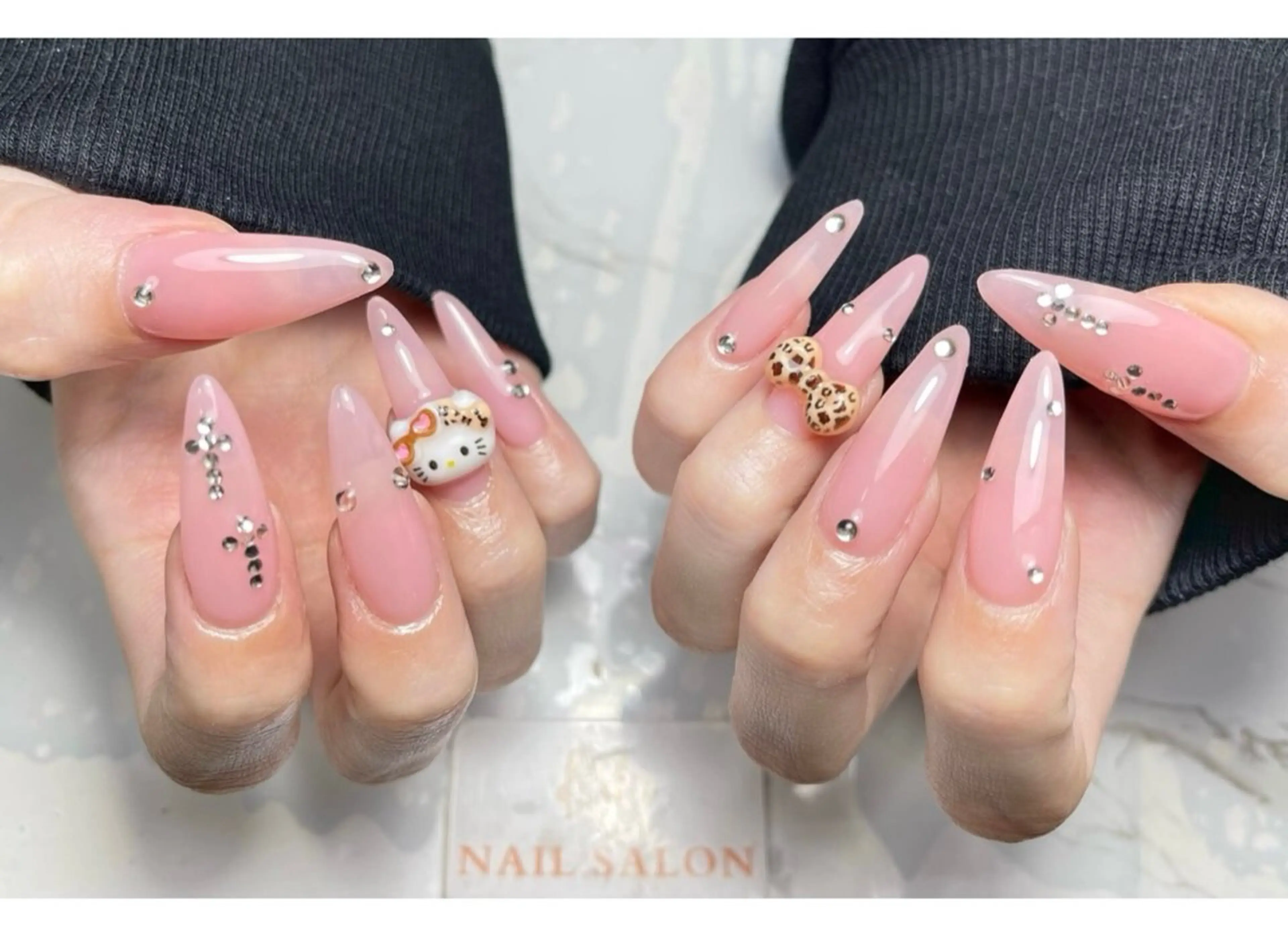 ネイル フレンチネイル ジェルネイル グラデーション キラキラネイル 韓国ネイル ハンドネイル 清水 ユナのネイルデザイン