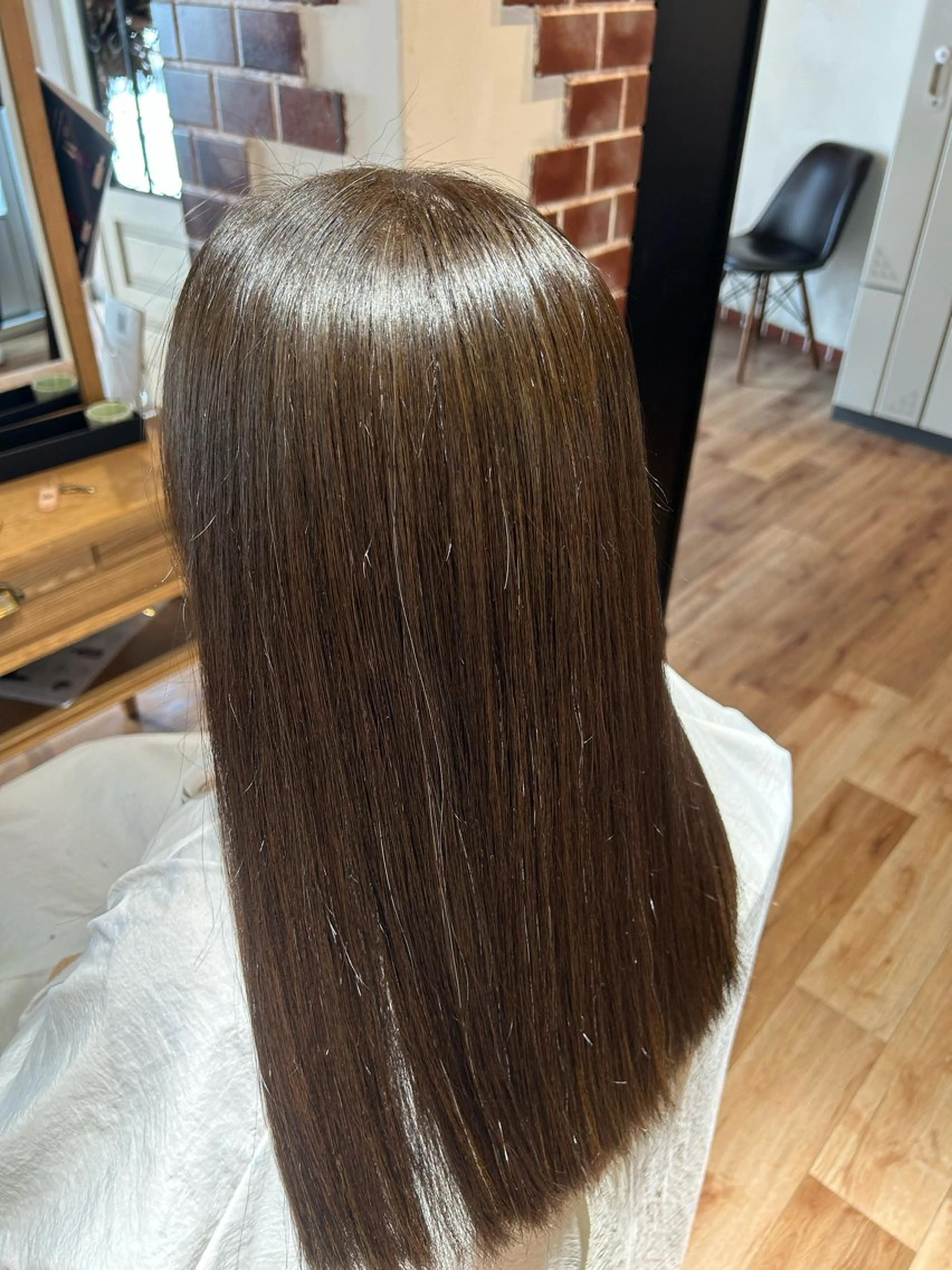 セミロング カラー 巽 愛夏のヘアスタイル