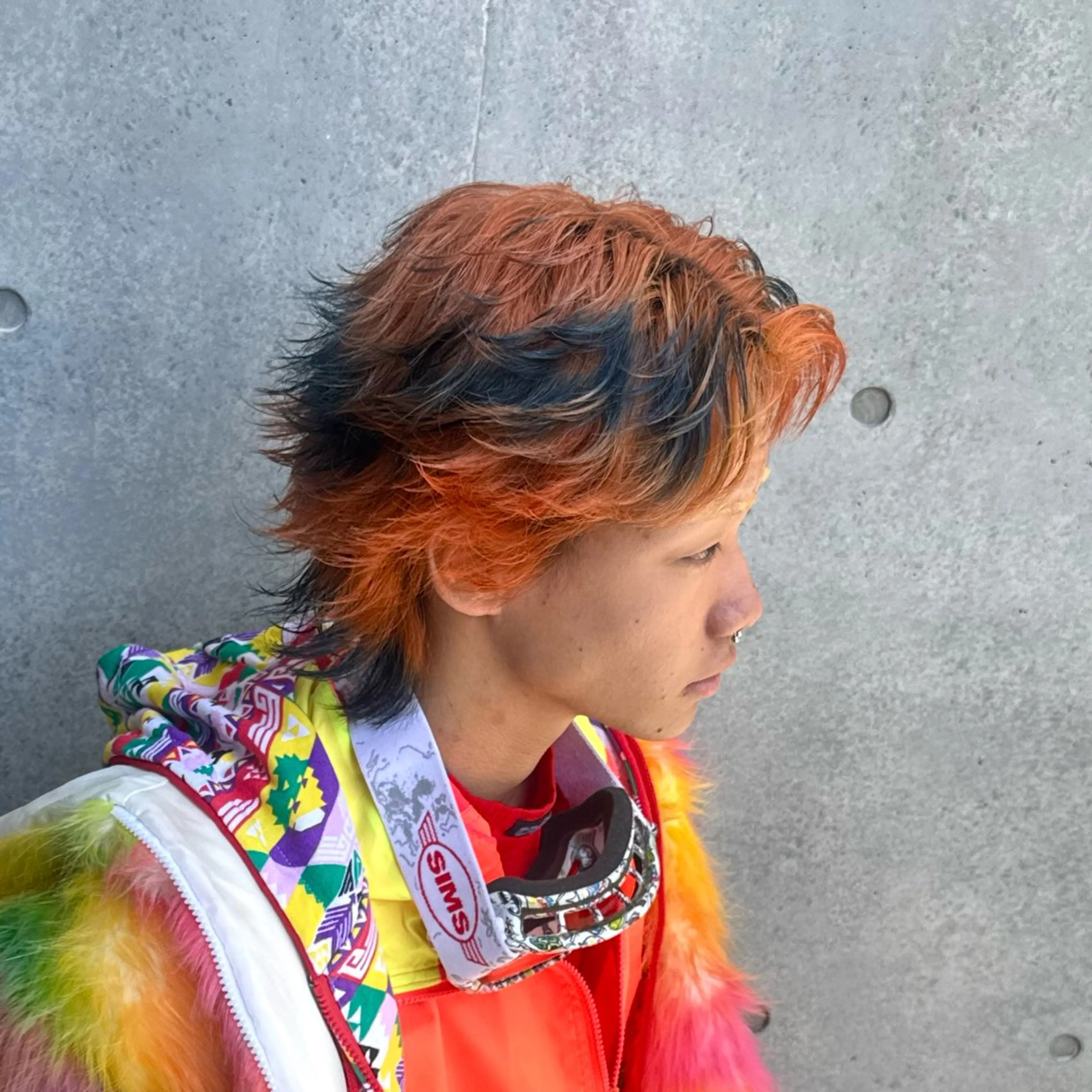 カラー メンズ メンズハイトーン デザインカラー ハイトーンカラー ネイビーカラー オレンジ カット ヘアカラー アニメオタク美容師/ メンズ特化/僚汰のヘアスタイル