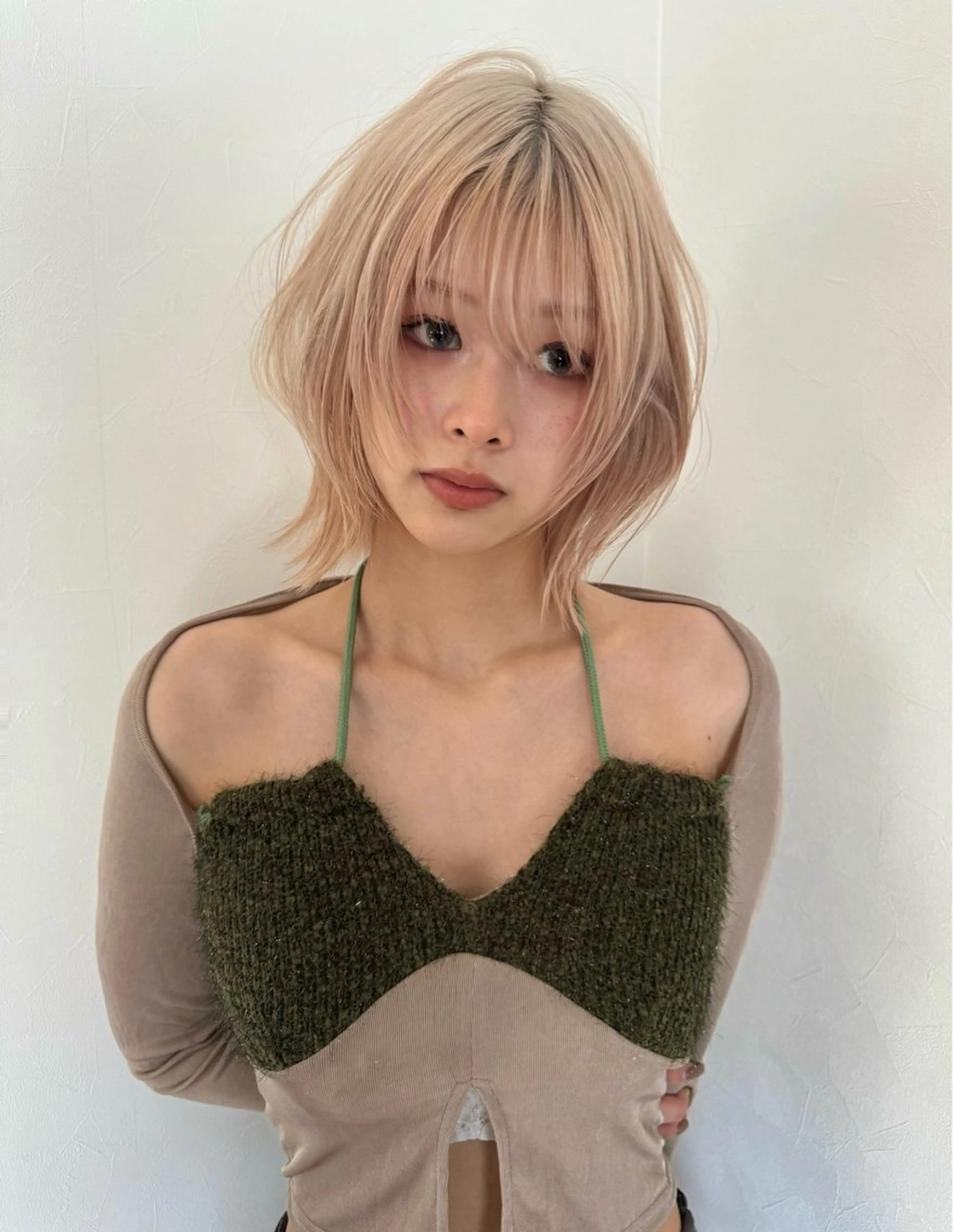 ミディアム カラー ベージュカラー ブリーチ ケアブリーチ ハイトーンカラー ホワイトベージュ ヘアカラー トリートメント 🩷ハイトーン透明感 レイヤー🩷ユリカのヘアスタイル