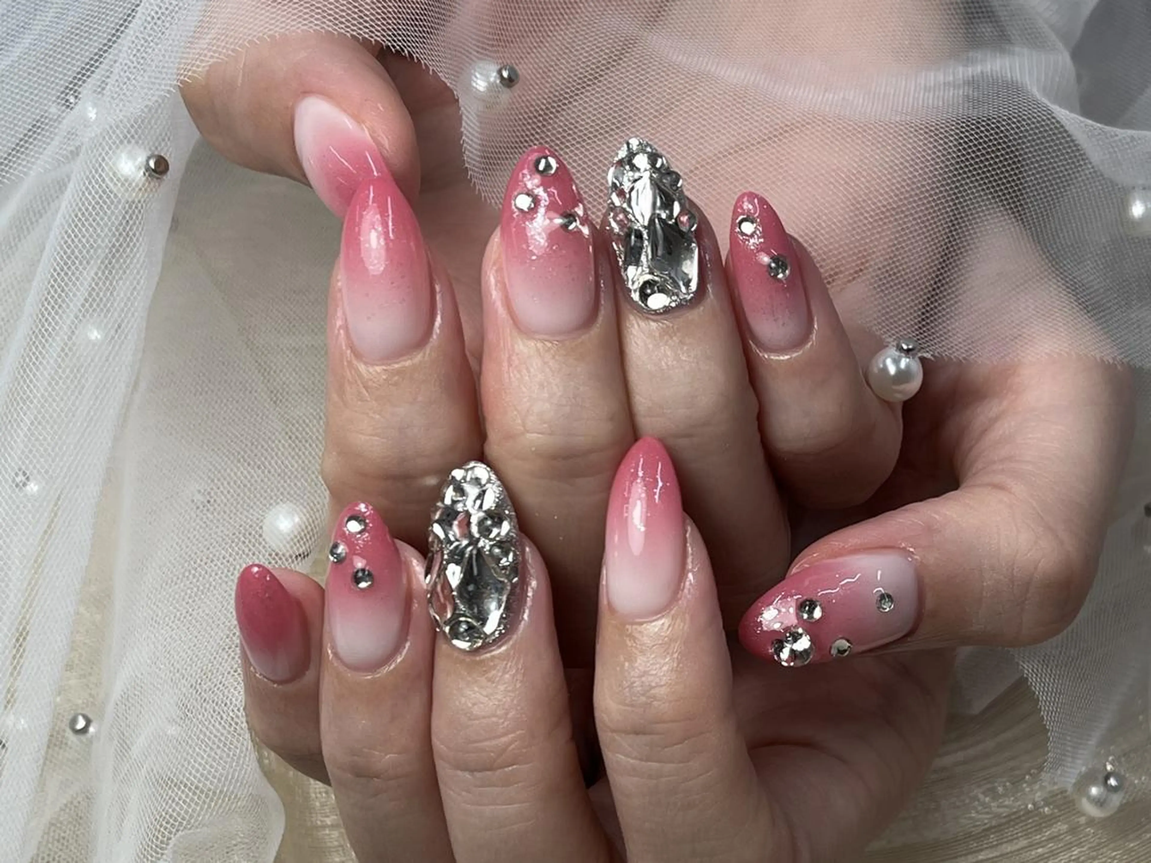ネイル ゴージャス グラデーション ピンク シンプルネイル ハンドネイル ToliyDeliy Nail Salonのネイルデザイン