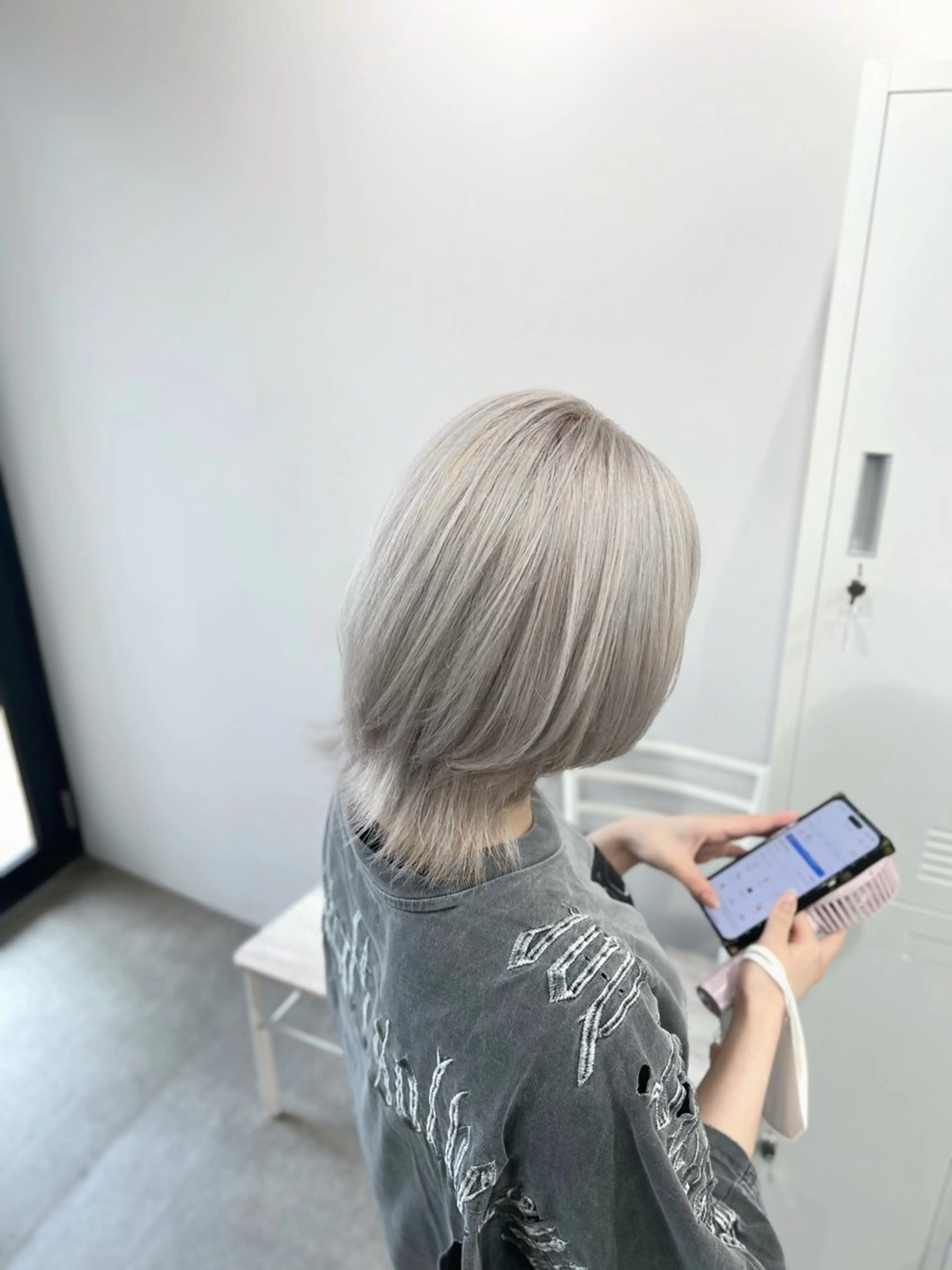 ミディアム カラー ベージュカラー ブリーチ ブロンド ダブルカラー シルバー カット ヘアカラー トリートメント ブリーチ/髪質改善/ レイヤー/YUTO‎のヘアスタイル