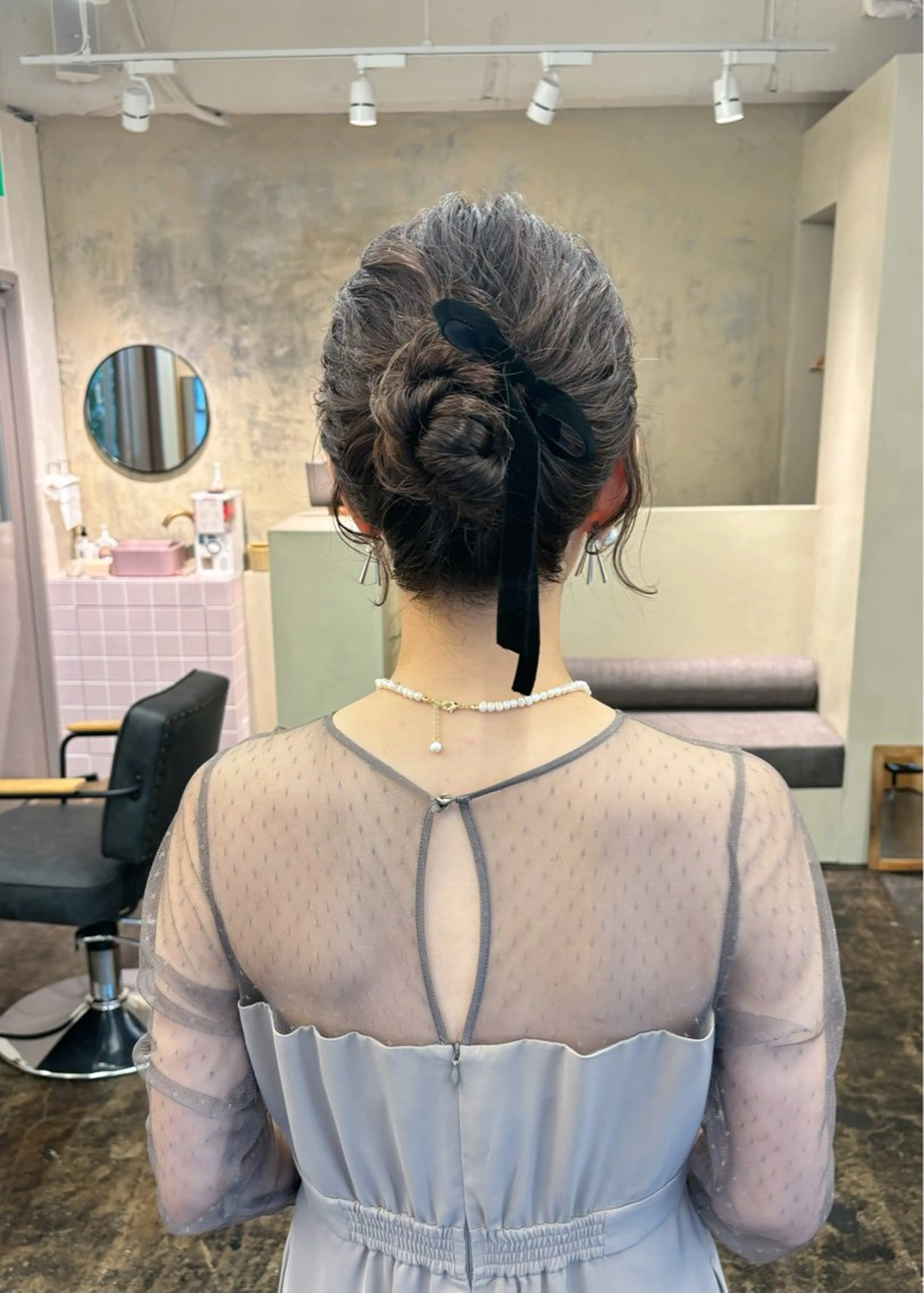 ミディアム カラー ヘアアレンジ お団子ヘア 結婚式・ブライダル ヘアセット 西山 紗耶香🪽 透明感カラー/ボブのヘアスタイル