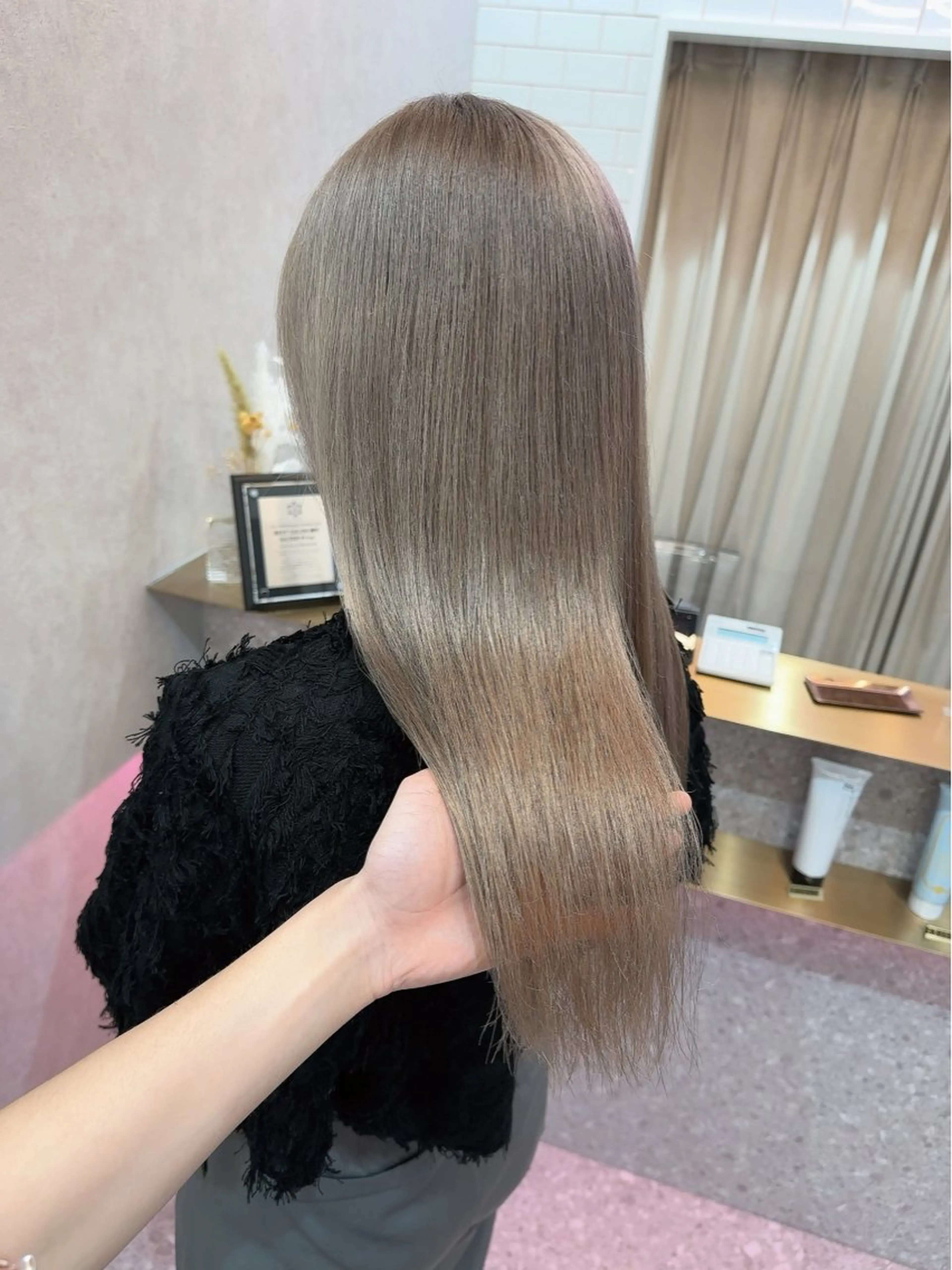 セミロング カラー ヘアアレンジ yuuto🌈 透明感カラーのヘアスタイル