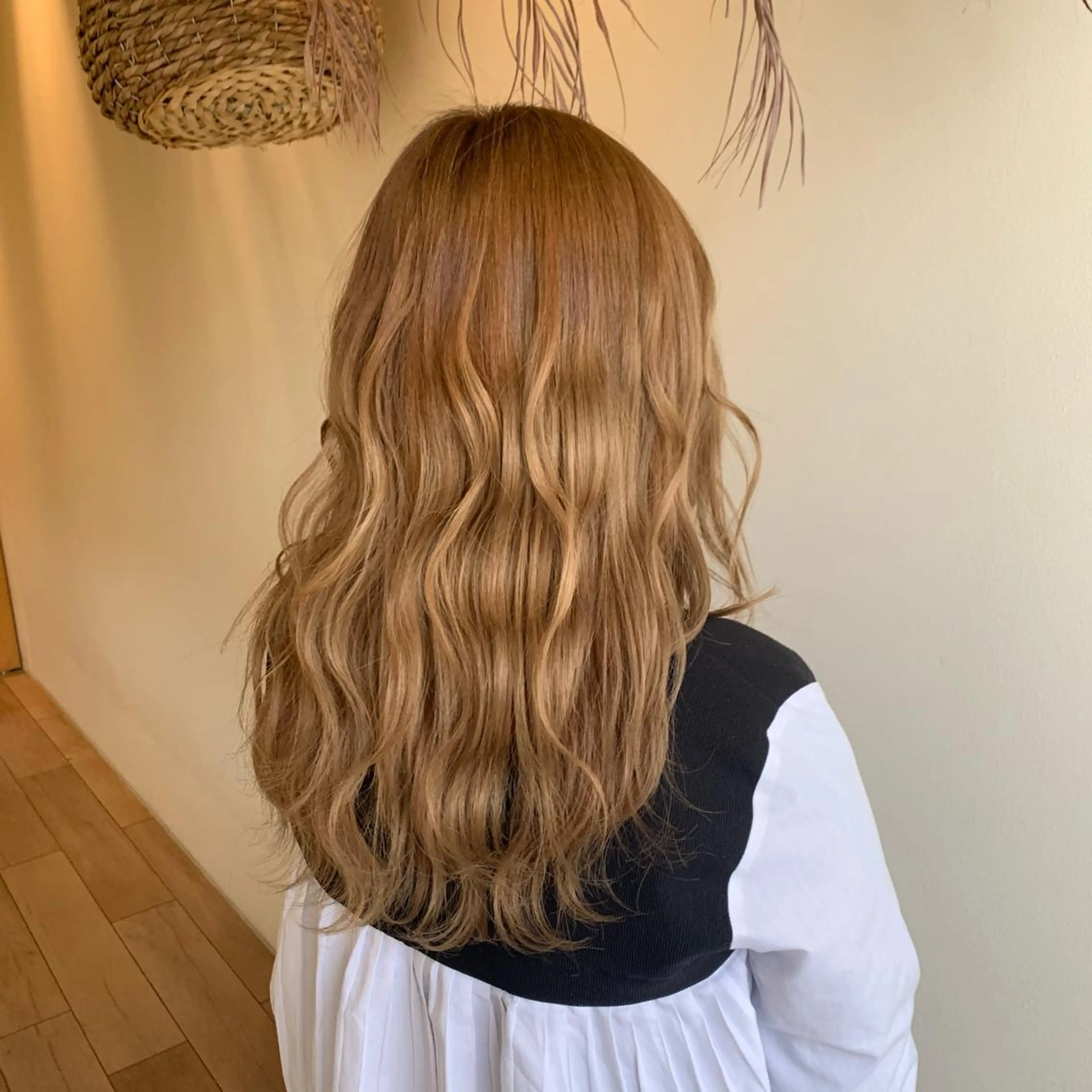 ロング カラー ベージュカラー ブリーチ ヘアカラー 山本 知佳のヘアスタイル