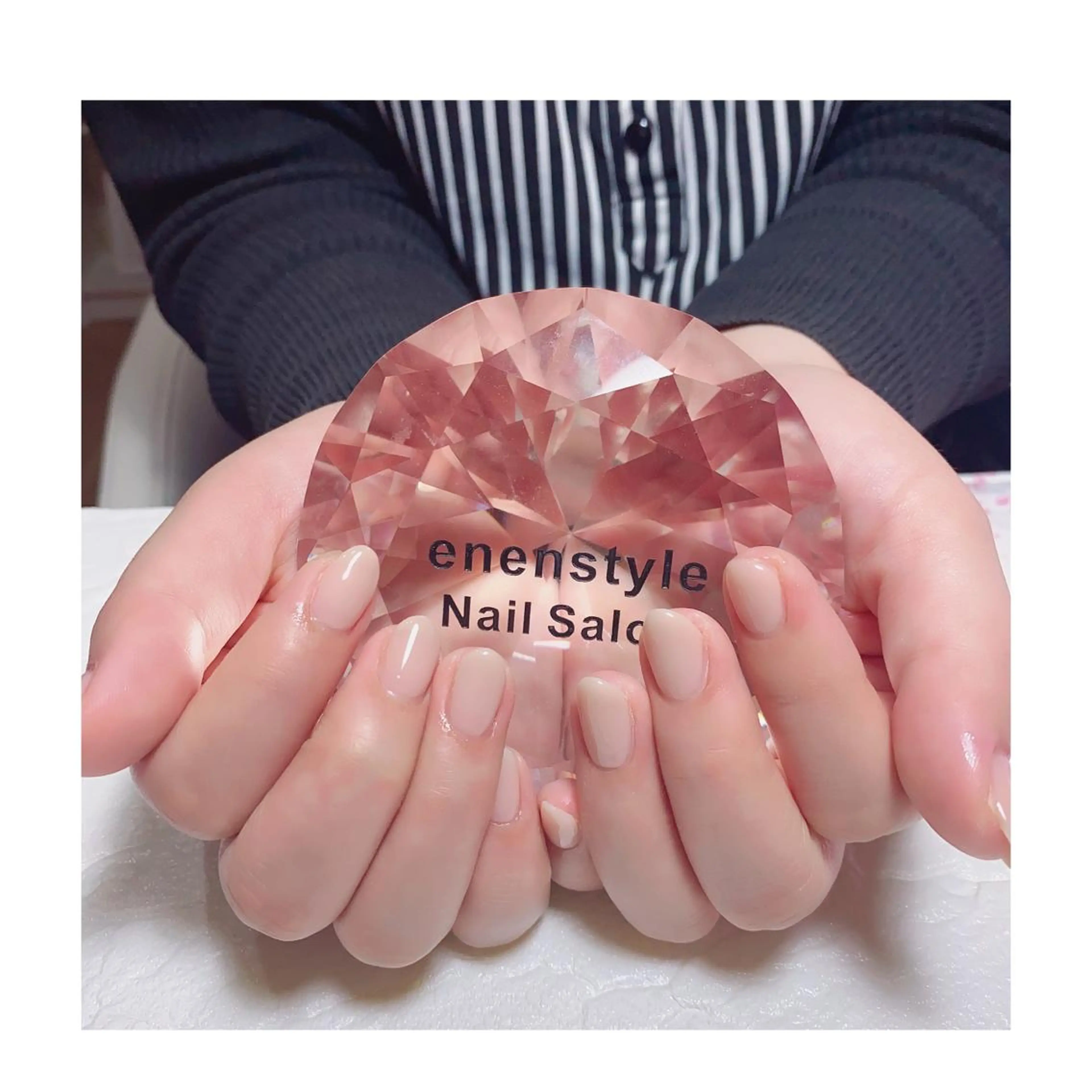 ミディアム ネイル ジェルネイル ニュアンスネイル オフィスネイル ワンカラーネイル パラジェル 👑enen style👑のネイルデザイン