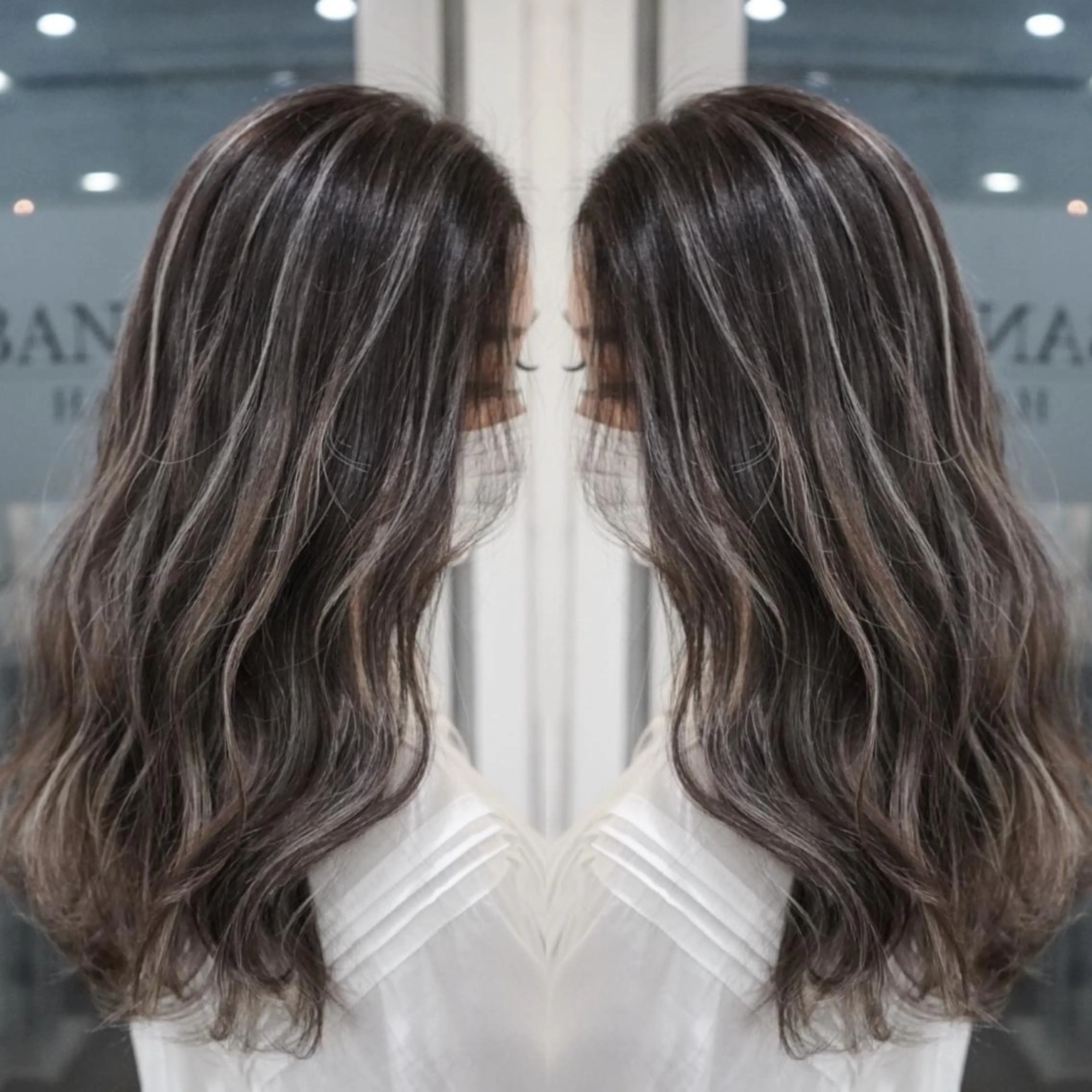 セミロング カラー ヘアアレンジ アッシュ ハイライトカラー ハイライト ヘアカラー トリートメント 縮毛矯正 髪質改善寺坂雄飛💐のヘアスタイル