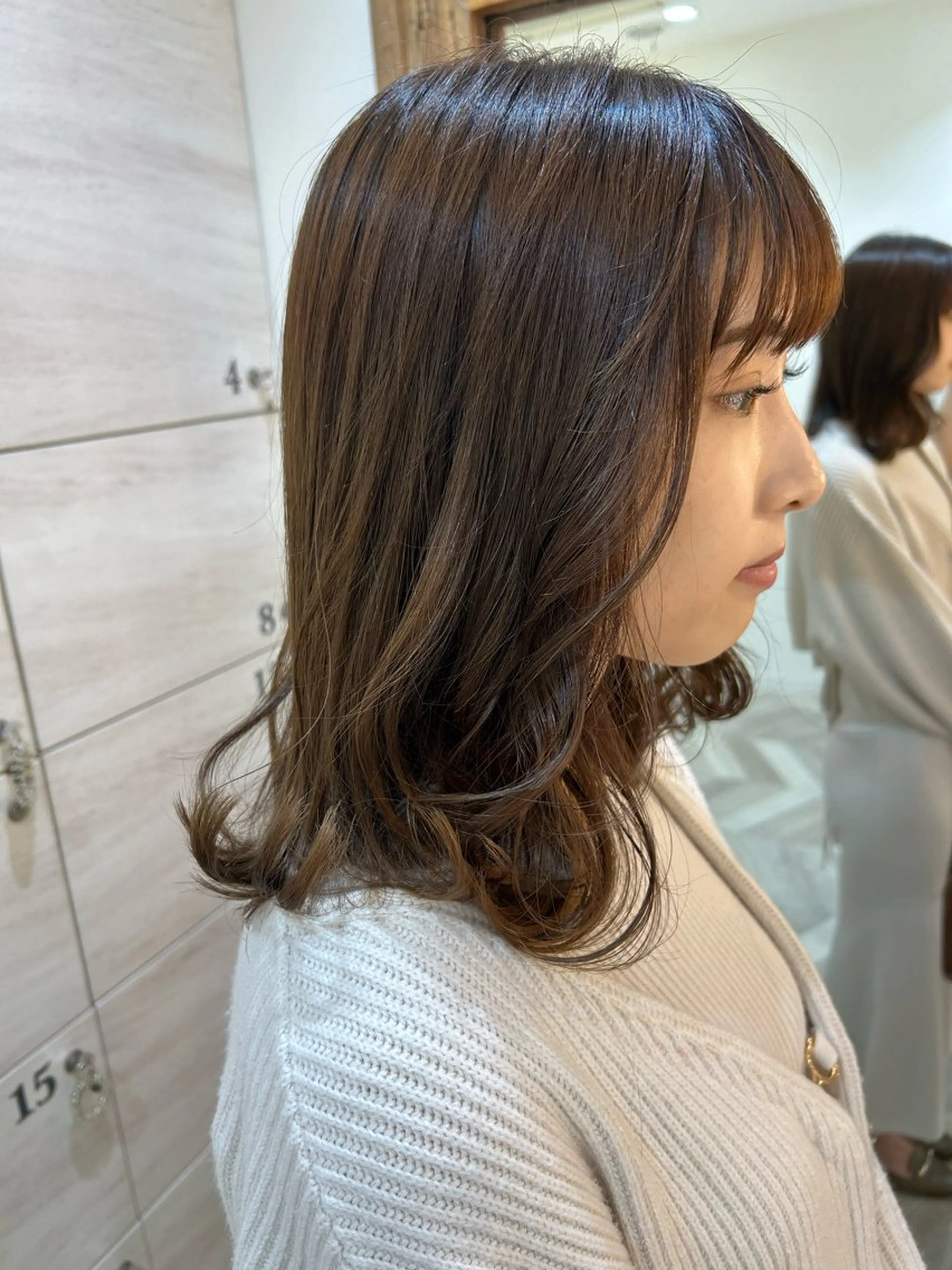 セミロング カラー 深谷 真見のヘアスタイル