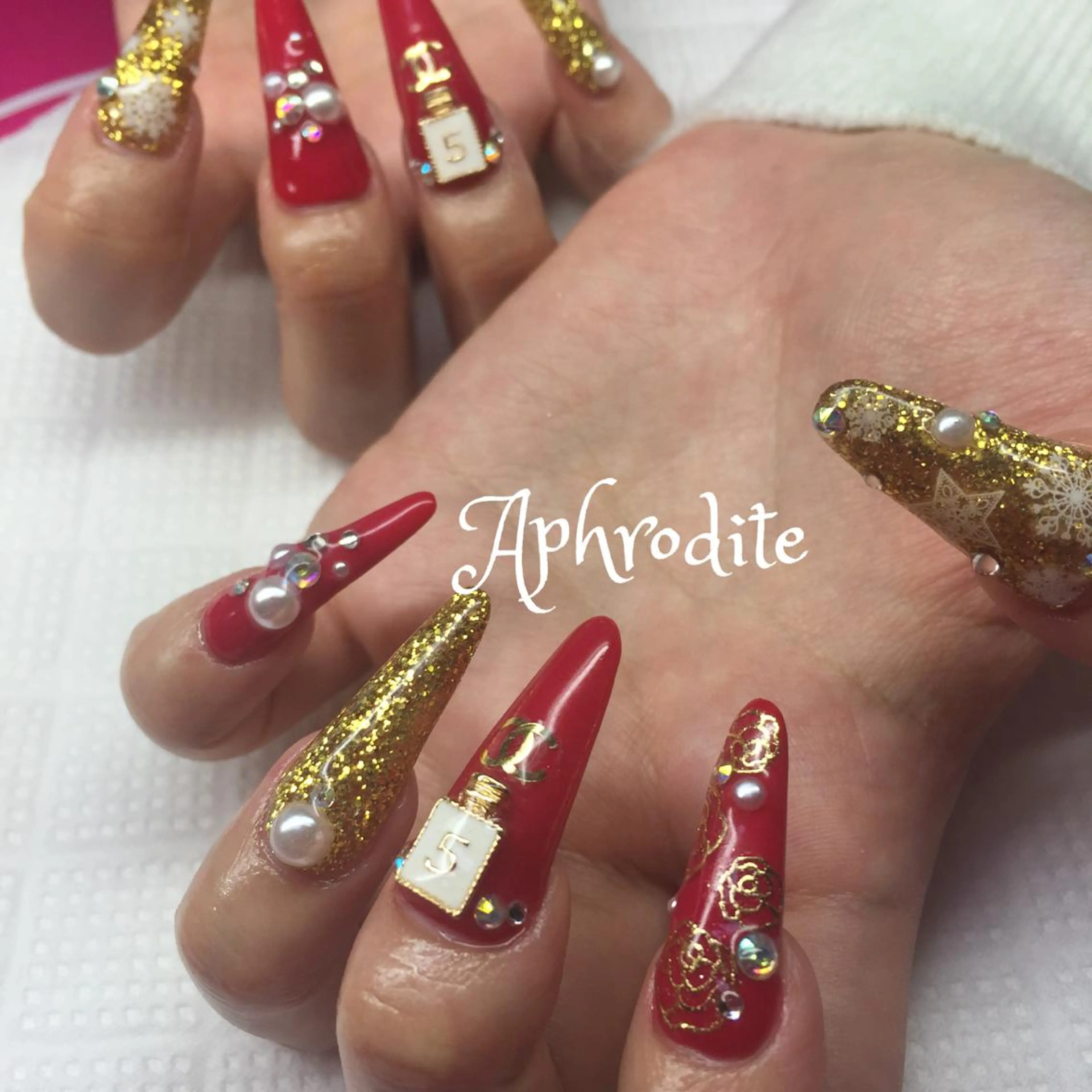 ネイル ゴージャス ロングネイル 冬ネイル ハンドネイル Aphrodite パラジェル認定サロンのネイルデザイン
