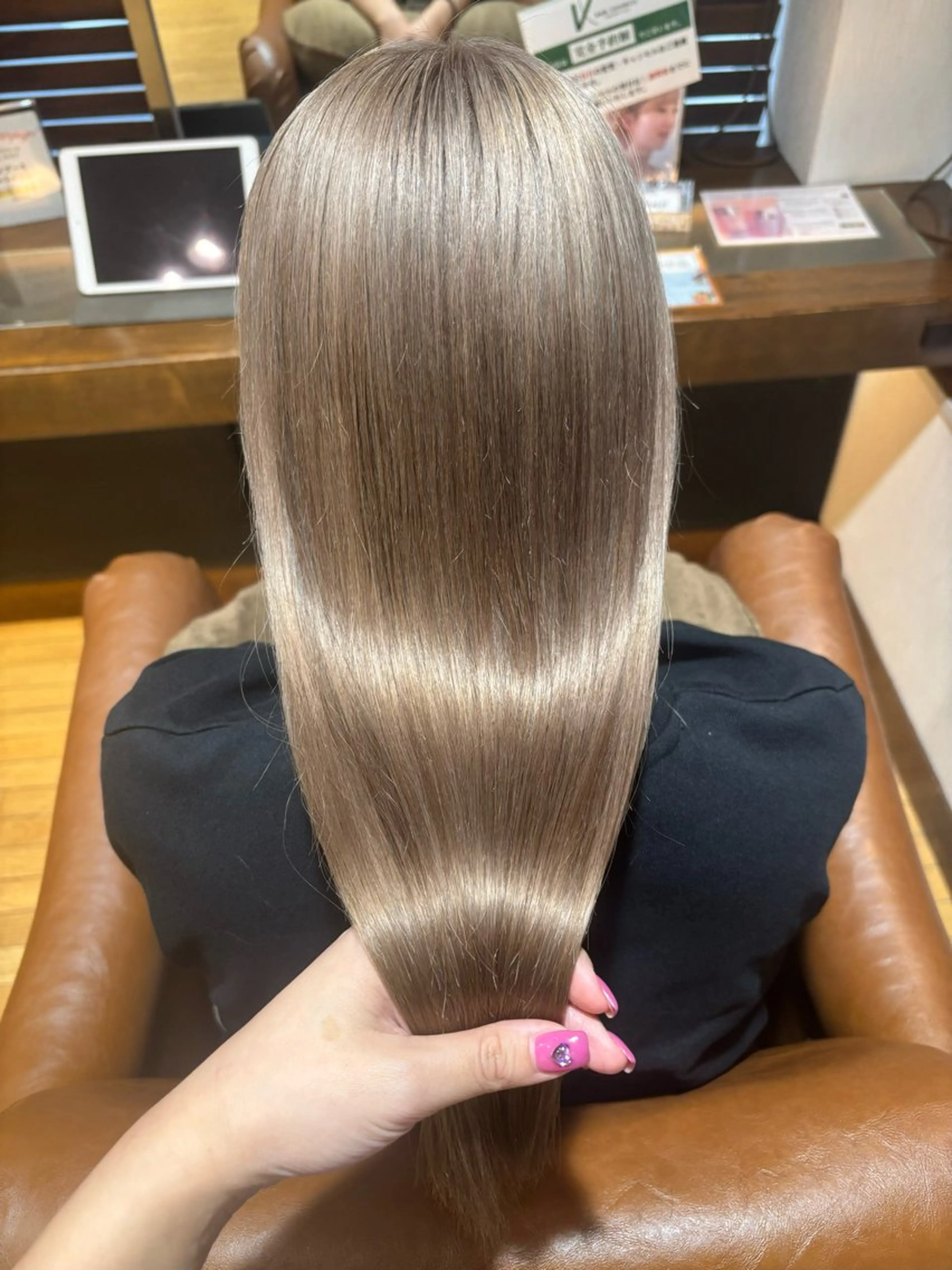 セミロング カラー ブリーチ ハイトーンカラー 髪質改善 トリートメント 似合わせレイヤー/ Wカラー🧸こころのヘアスタイル