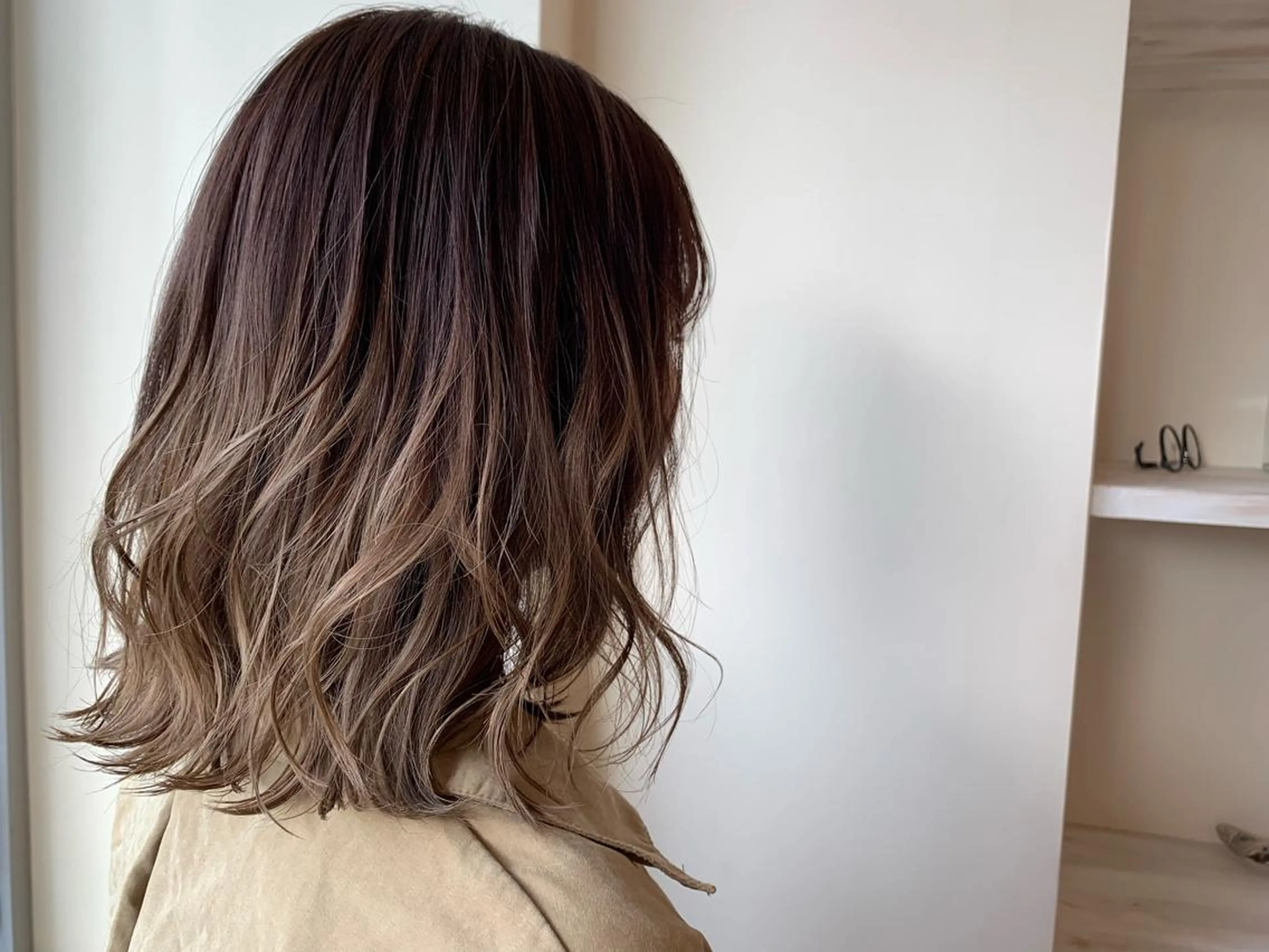 ミディアム カラー ベージュカラー グラデーションカラー ミルクティーベージュ ボブウルフ／ボブ Satsuki【名駅のヘアスタイル