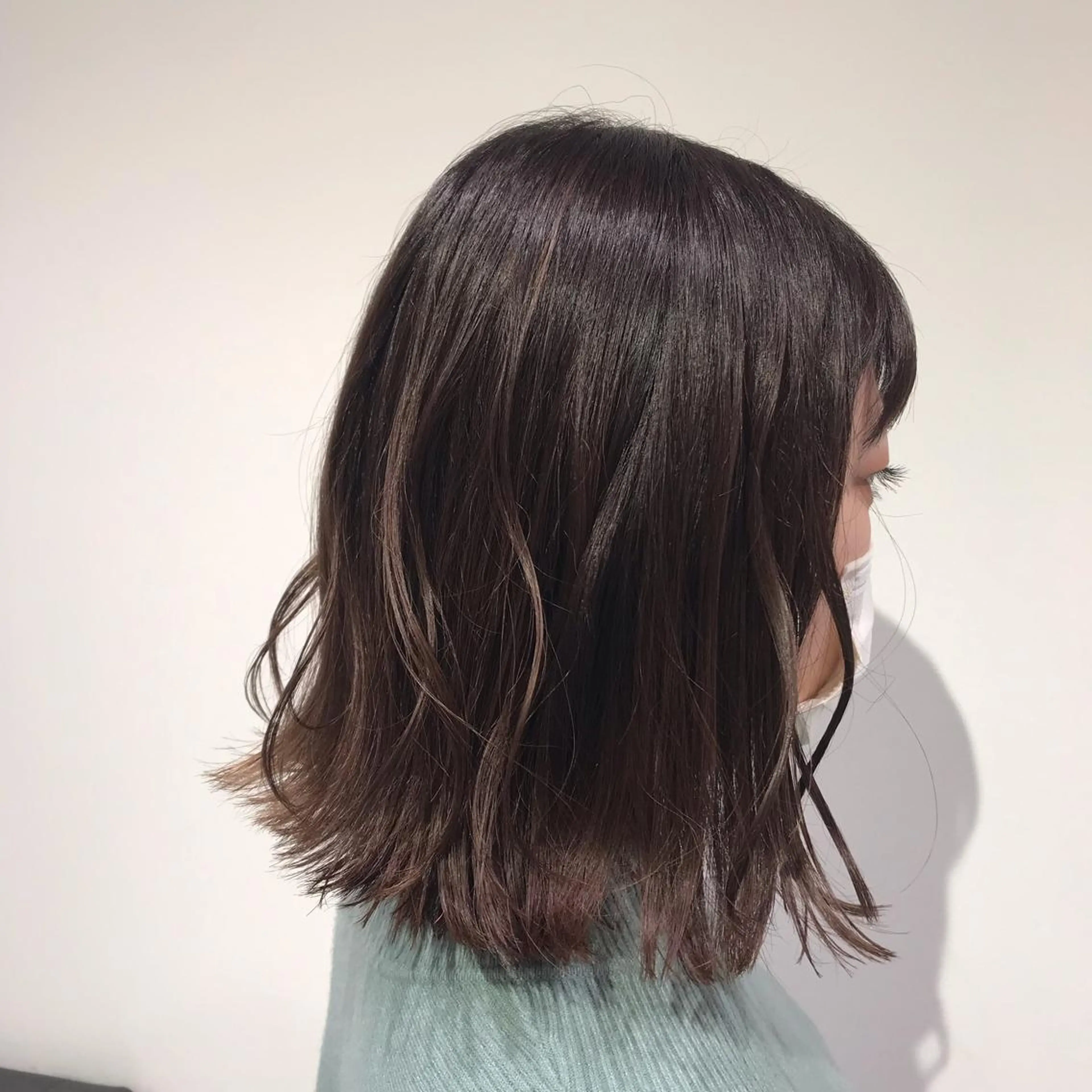 ミディアム カラー 切りっぱなしボブ ブラウンカラー ショコラブラウン ボブ 外ハネヘア カット ヘアカラー 【暖色カラー特化】 中山由梨のヘアスタイル