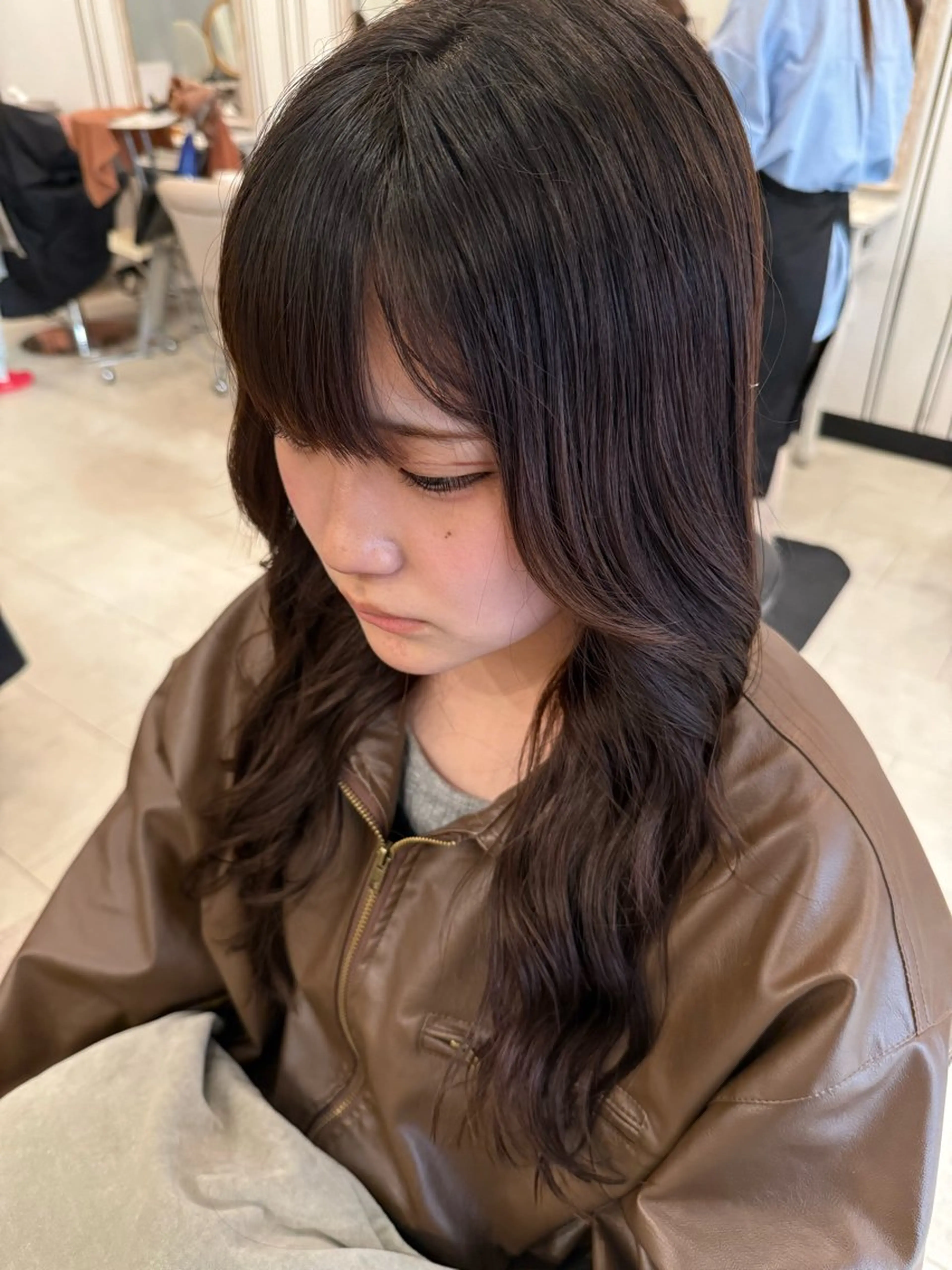 ロング ヘアアレンジ 顔まわりレイヤー 姫カット レイヤーカット 三上 莉里のマツエク・マツパデザイン