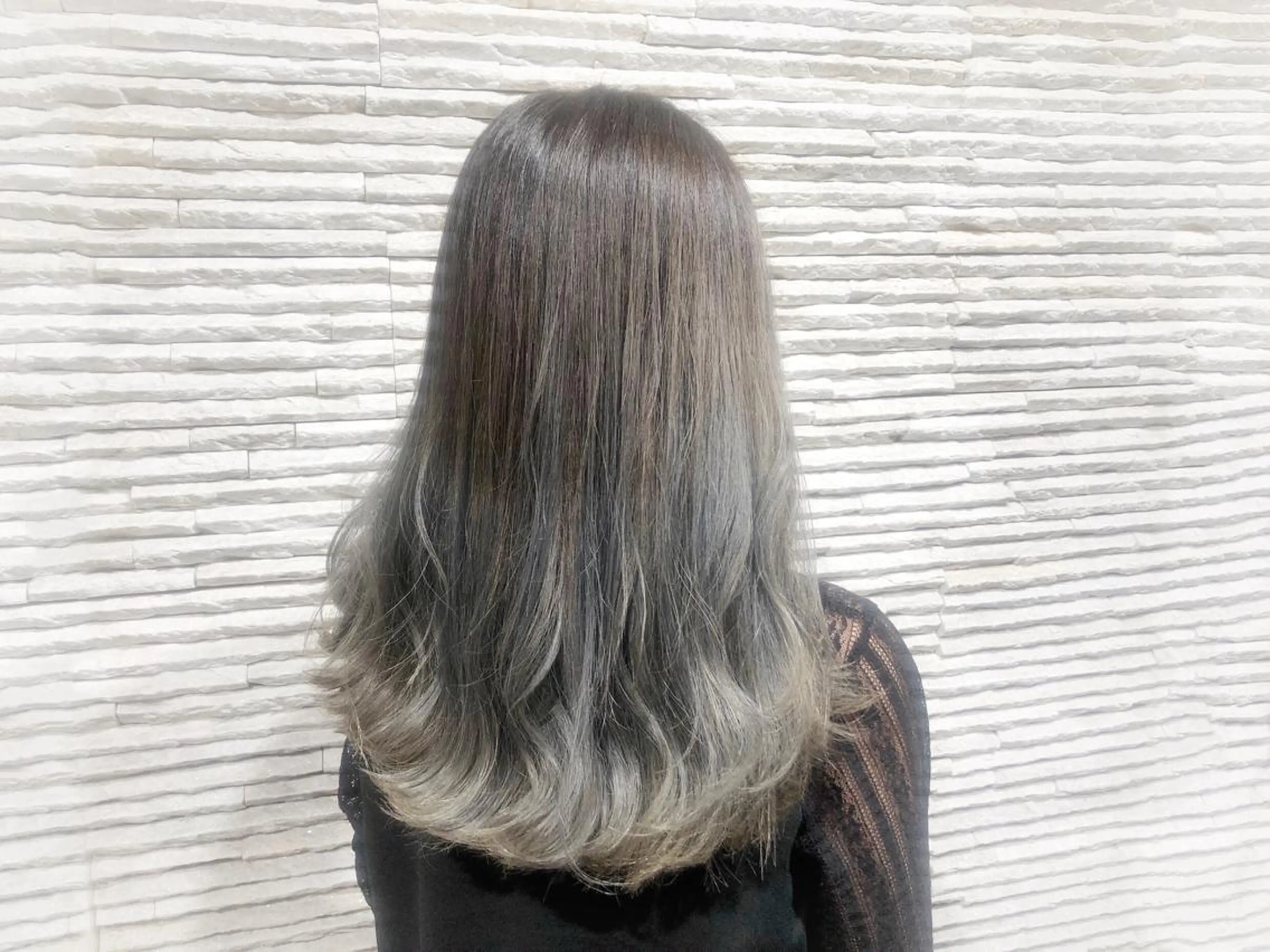 セミロング ヘアカラー 嶋田 ゆきのヘアスタイル