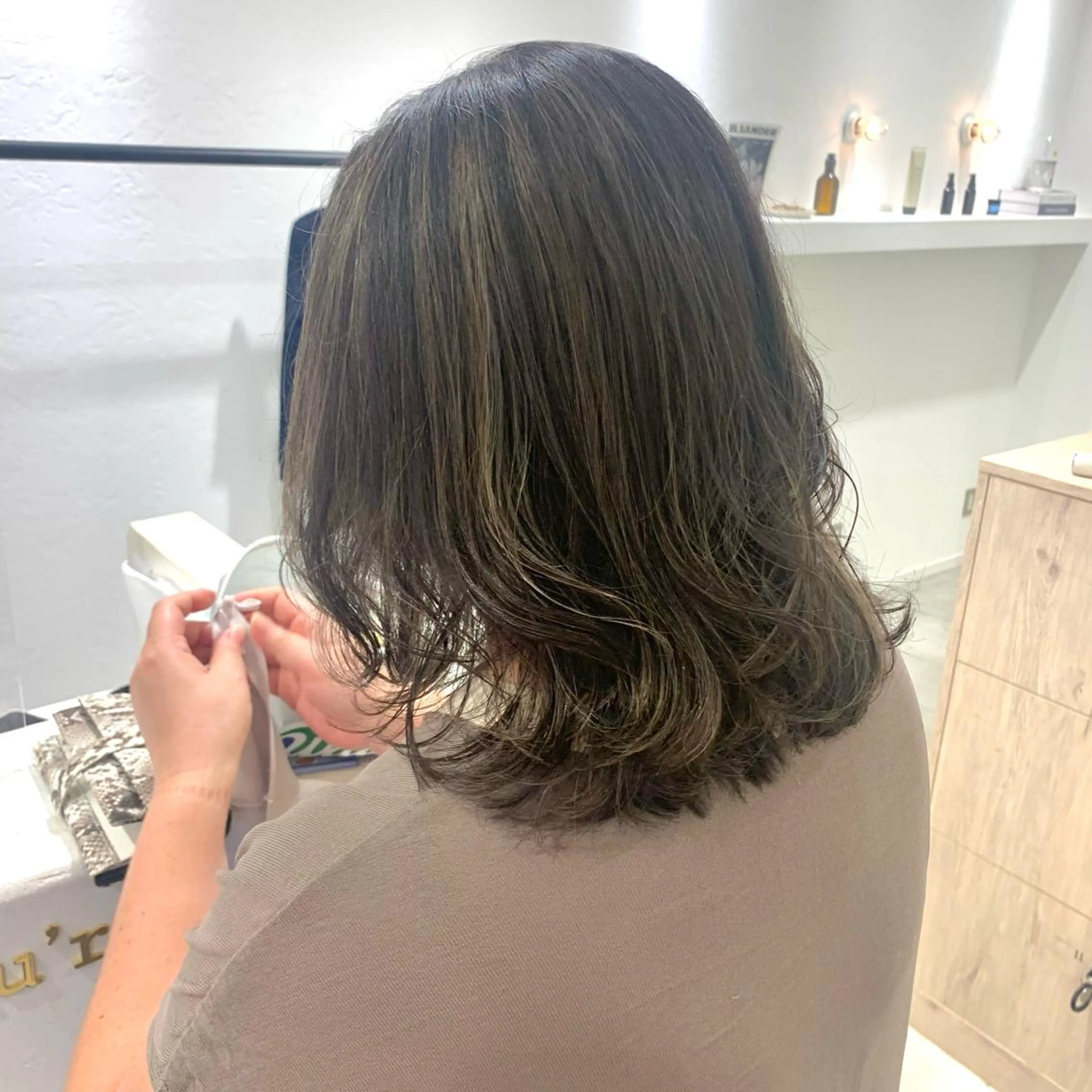 ミディアム カラー ベージュカラー ハイライトカラー ハイライト カット ヘアカラー ボブ/美髪矯正 /佐藤　奈巳のヘアスタイル