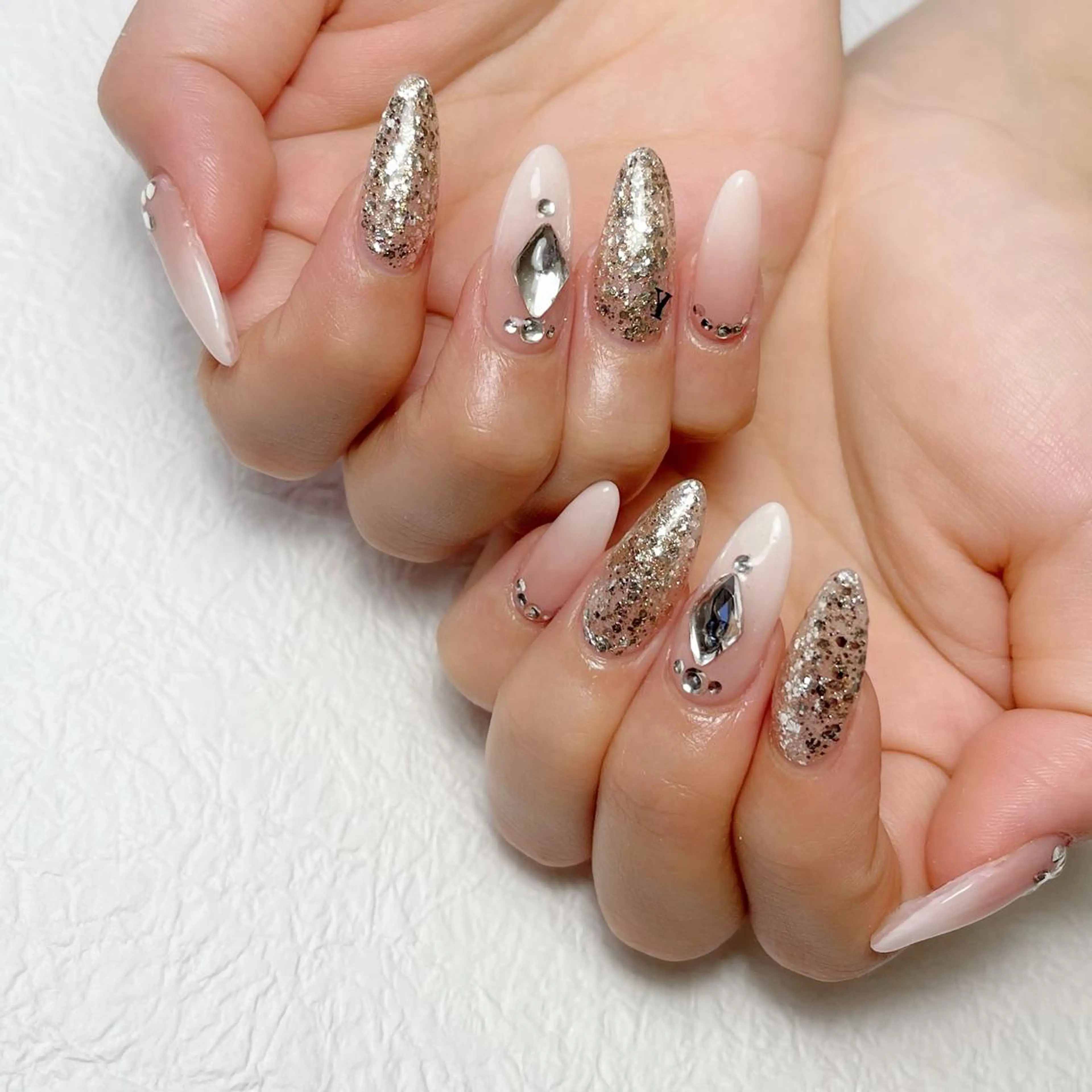 ロング ネイル ロング アートネイル ジェルネイル キラキラネイル ロングネイル Y nail なんば堀江店のネイルデザイン