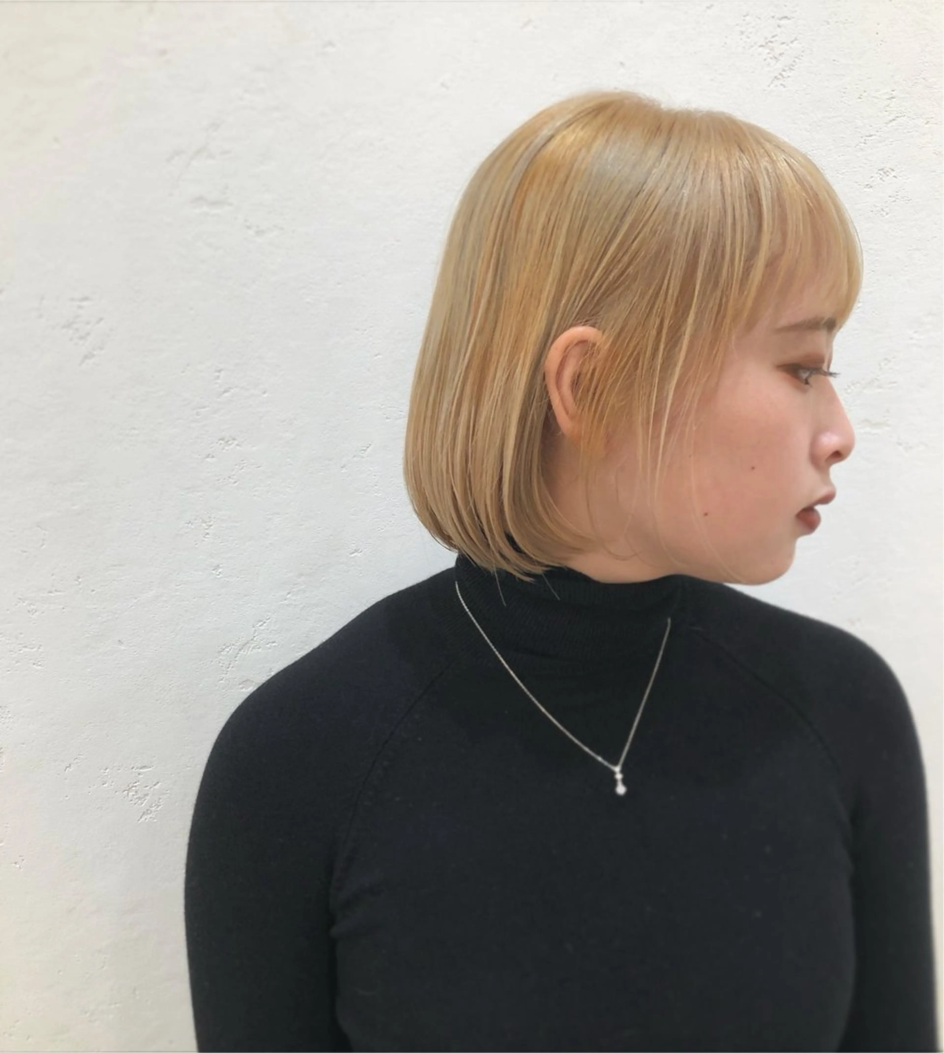 ショート カラー ベージュカラー ブリーチ ブロンド ミルクティーベージュ ボブ カット トリートメント ニュアンスカラー🫧 加納のヘアスタイル