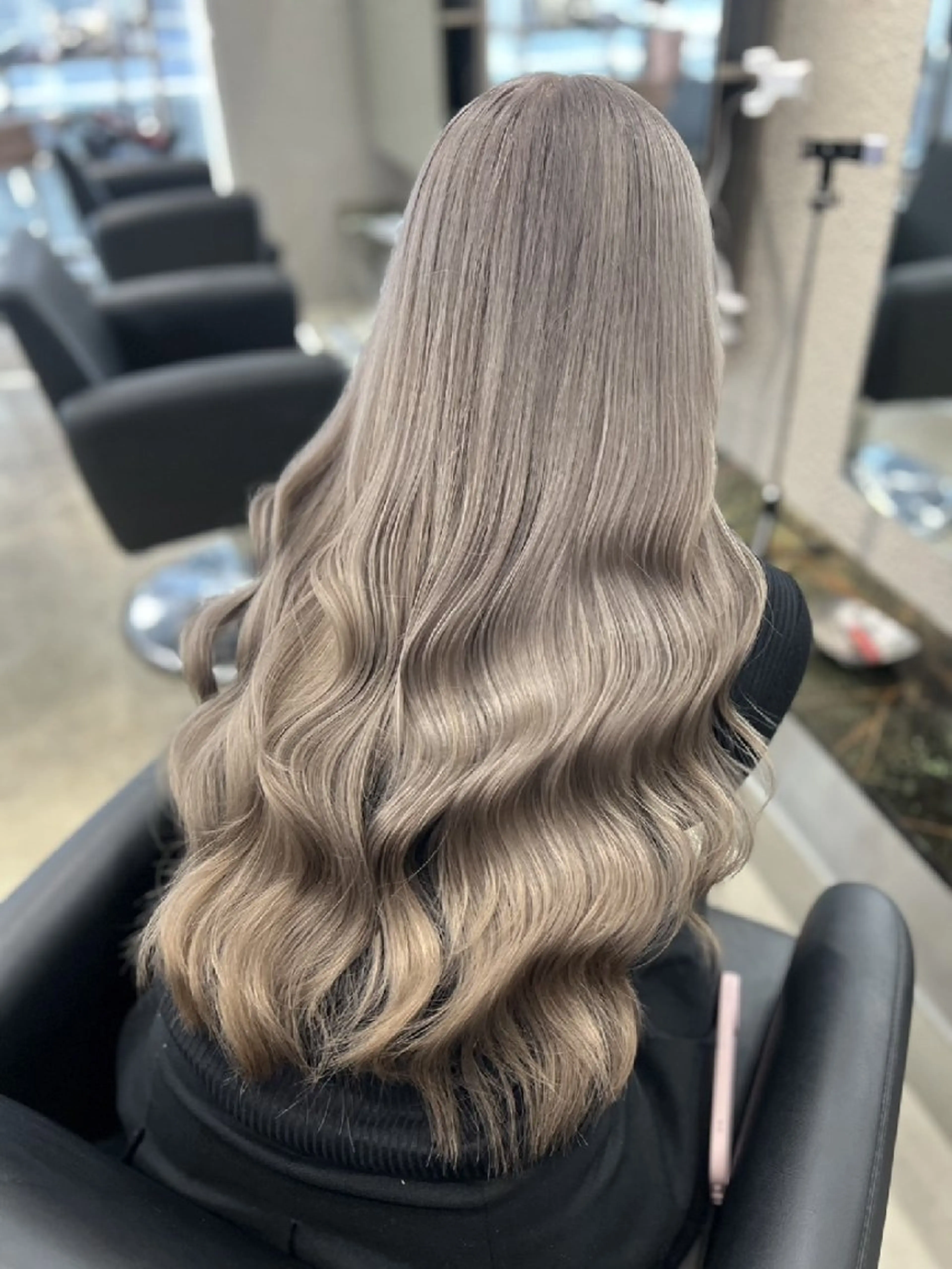 ロング カラー ベージュカラー ブリーチ ミルクティーベージュ PELE/栄/ ブリーチ/SOAのヘアスタイル