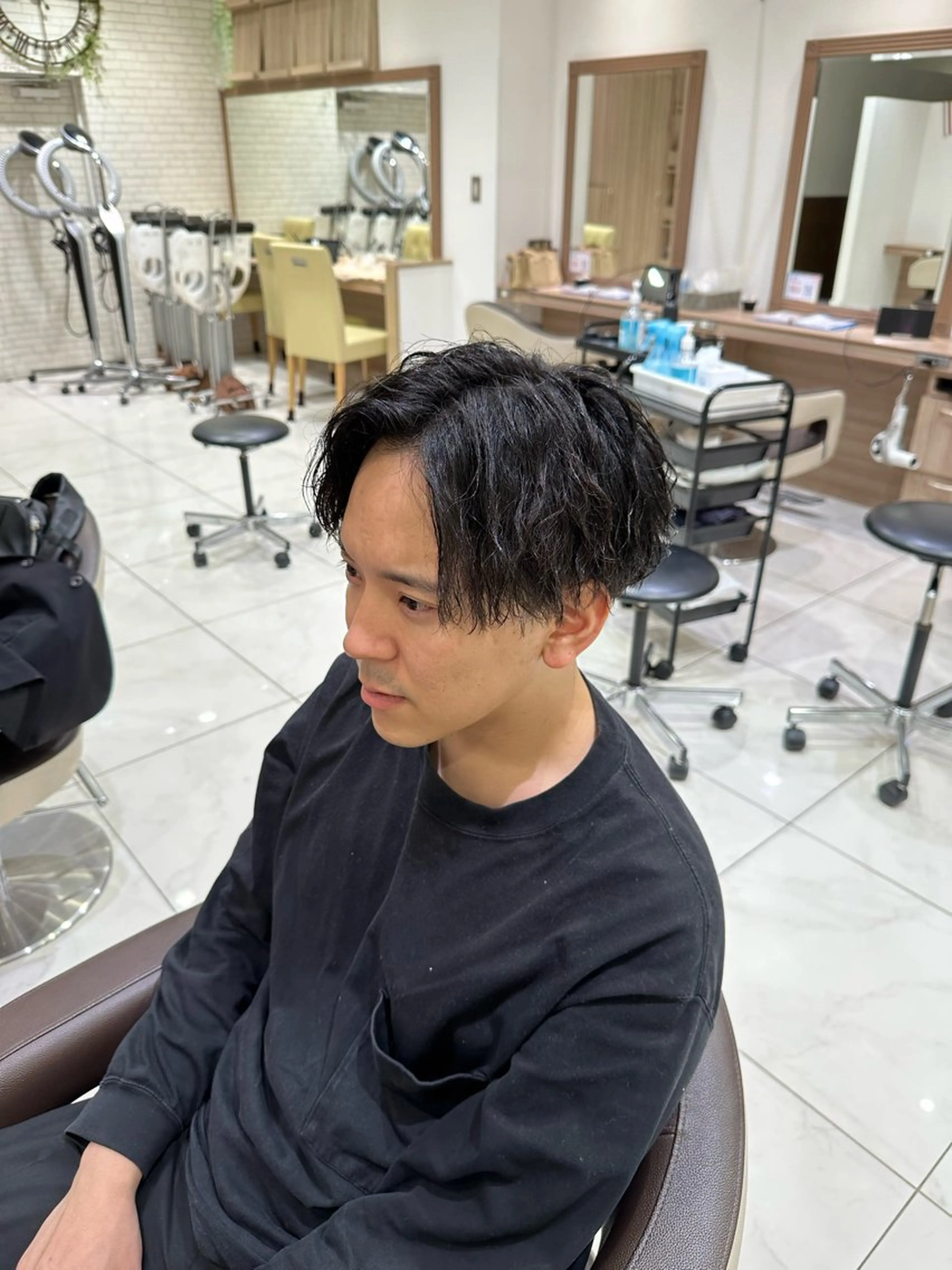 ショート パーマ メンズ センターパート カット パーマ 渡邉 理央のヘアスタイル