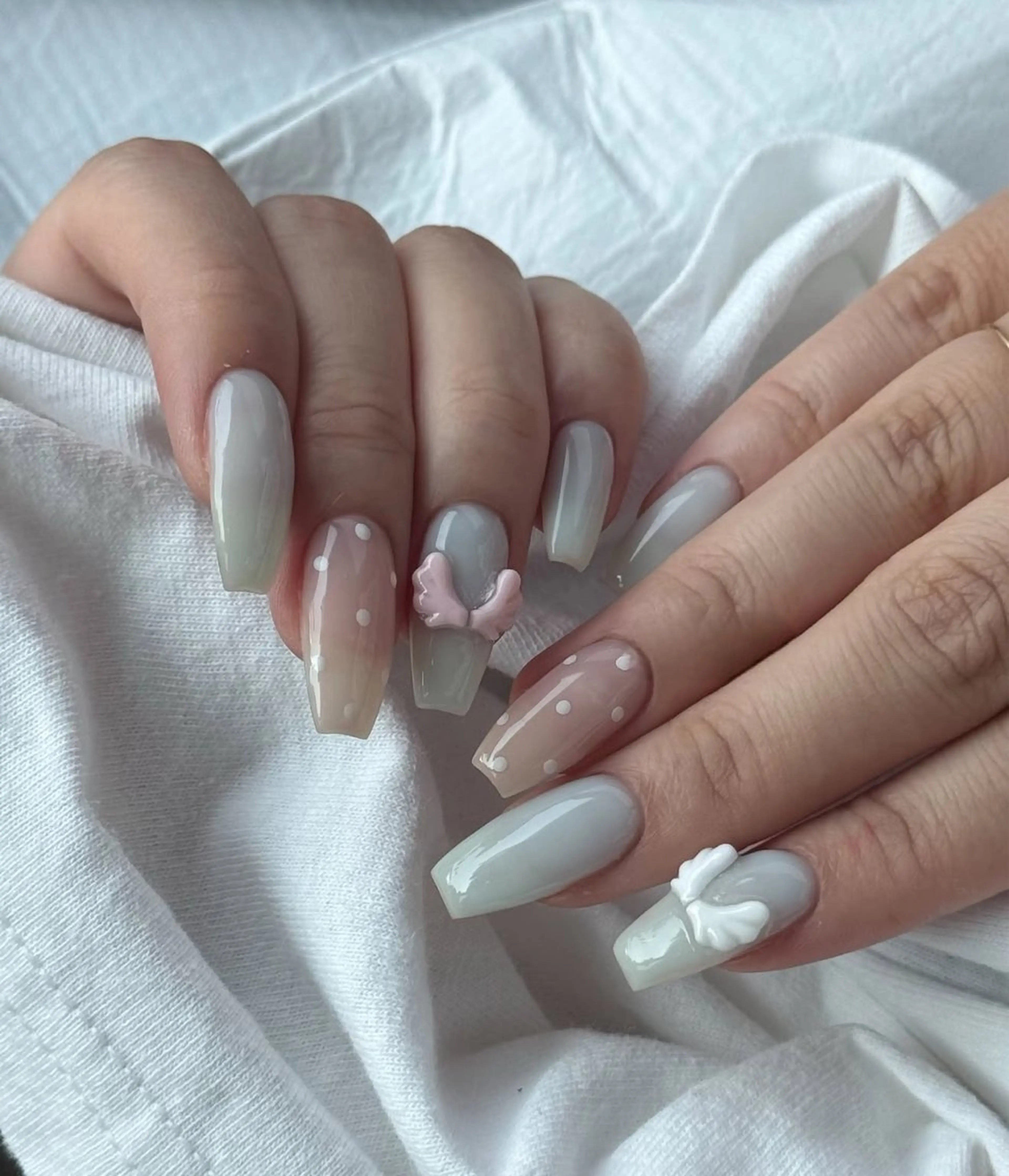 ネイル キラキラネイル マグネットネイル ミラーネイル ニュアンスネイル 春ネイル ハンドネイル Lyna 池袋のネイルデザイン