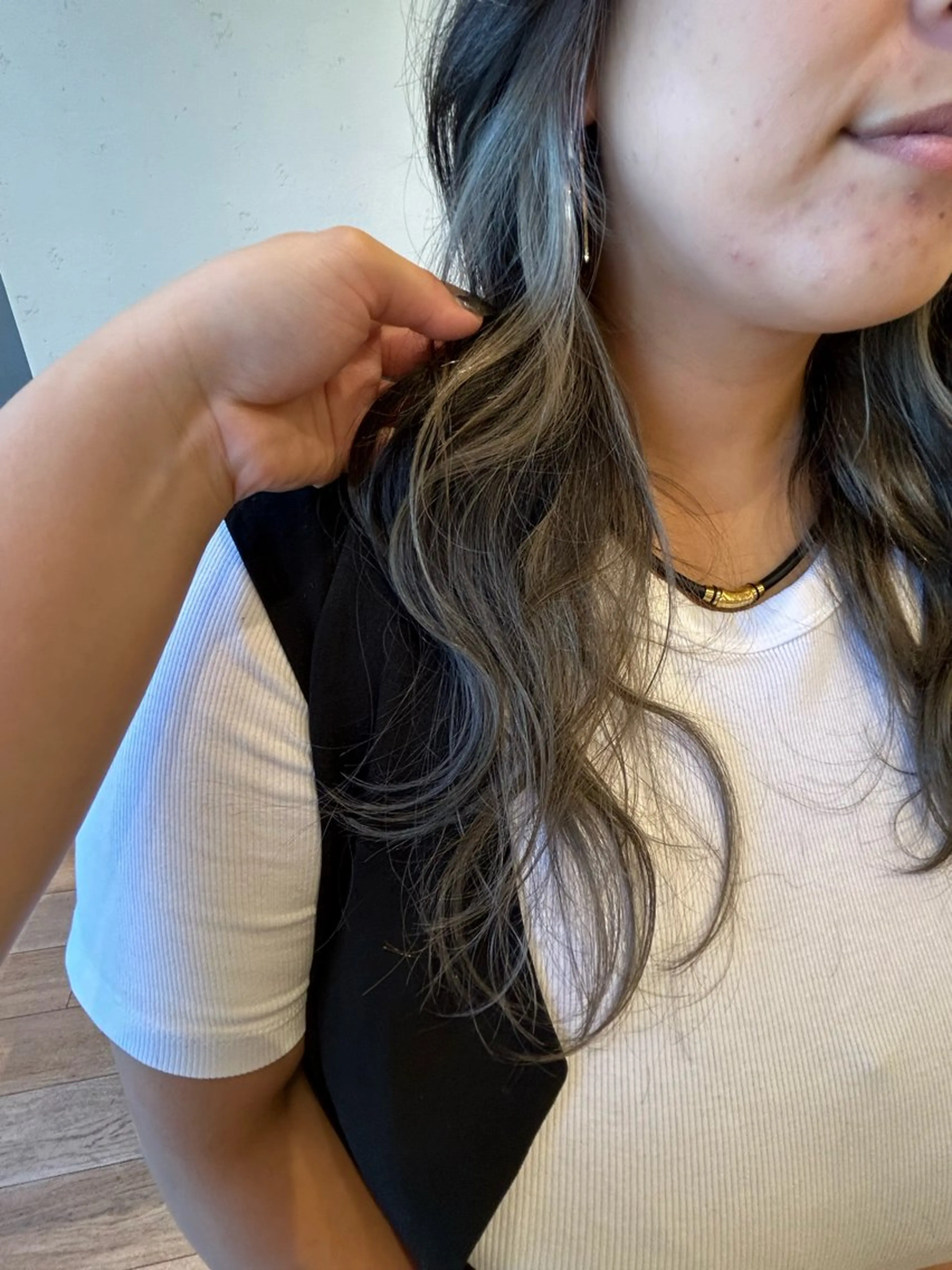 ロング カラー インナーカラー シルバー ヘアカラー 田中 紫苑のヘアスタイル