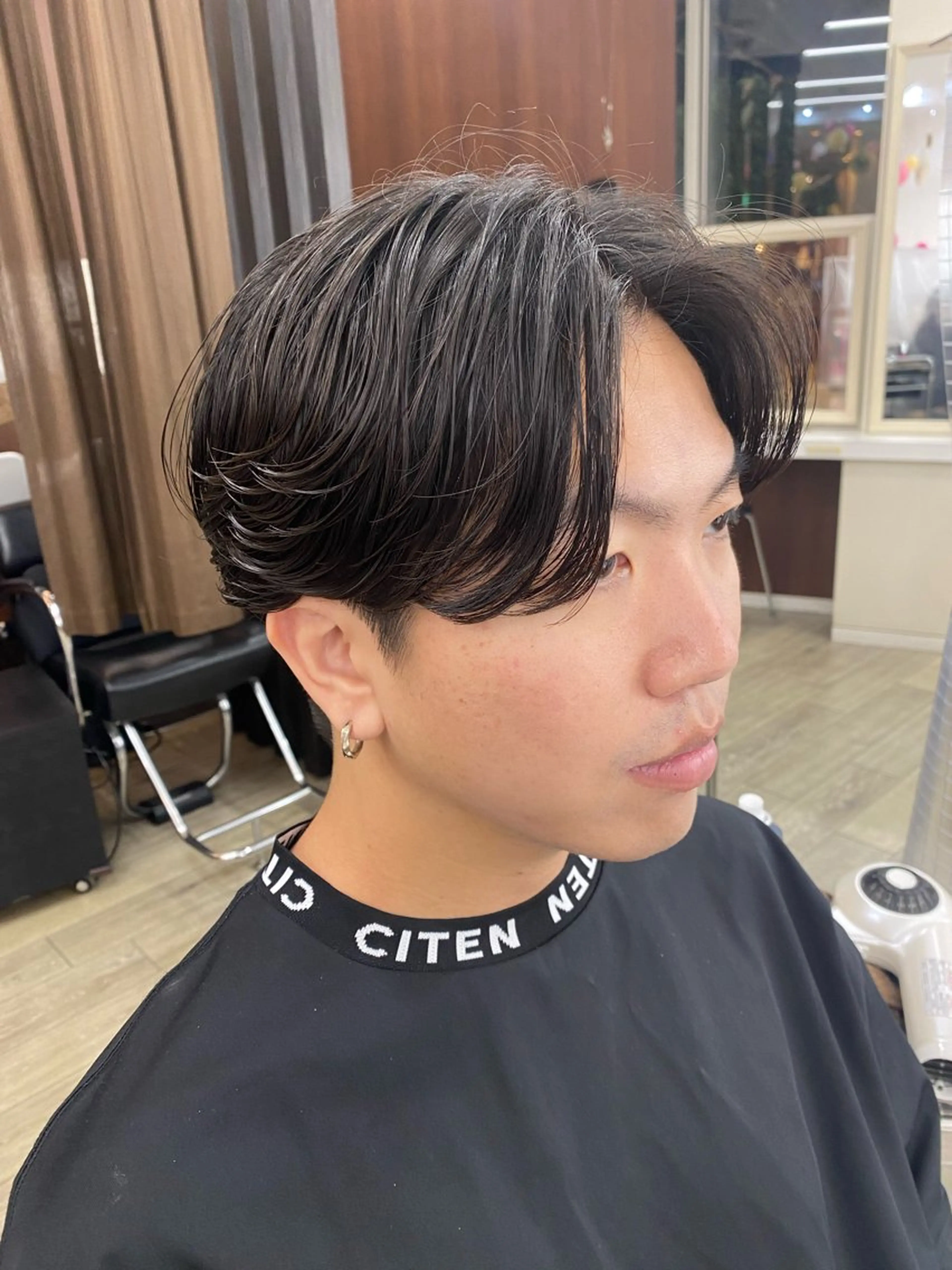 ショート パーマ メンズ カルマパーマ メンズ韓国風 メンズパーマ 韓国風ヘア カット パーマ 市川 博紀 店長のヘアスタイル