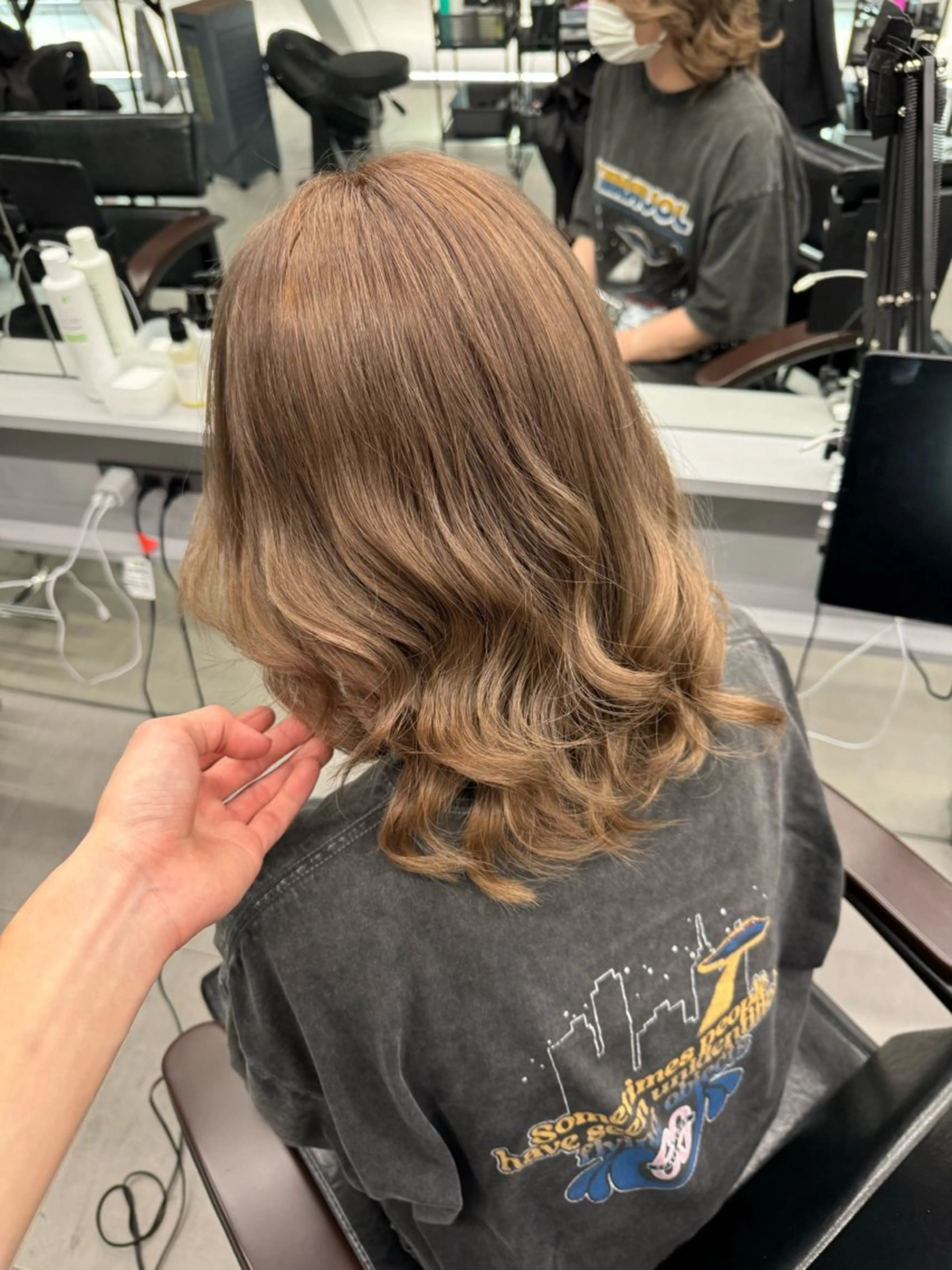 ミディアム カラー ベージュカラー ミルクティーベージュ ヘアカラー 【似合わせカラー】 西口嶺河のヘアスタイル