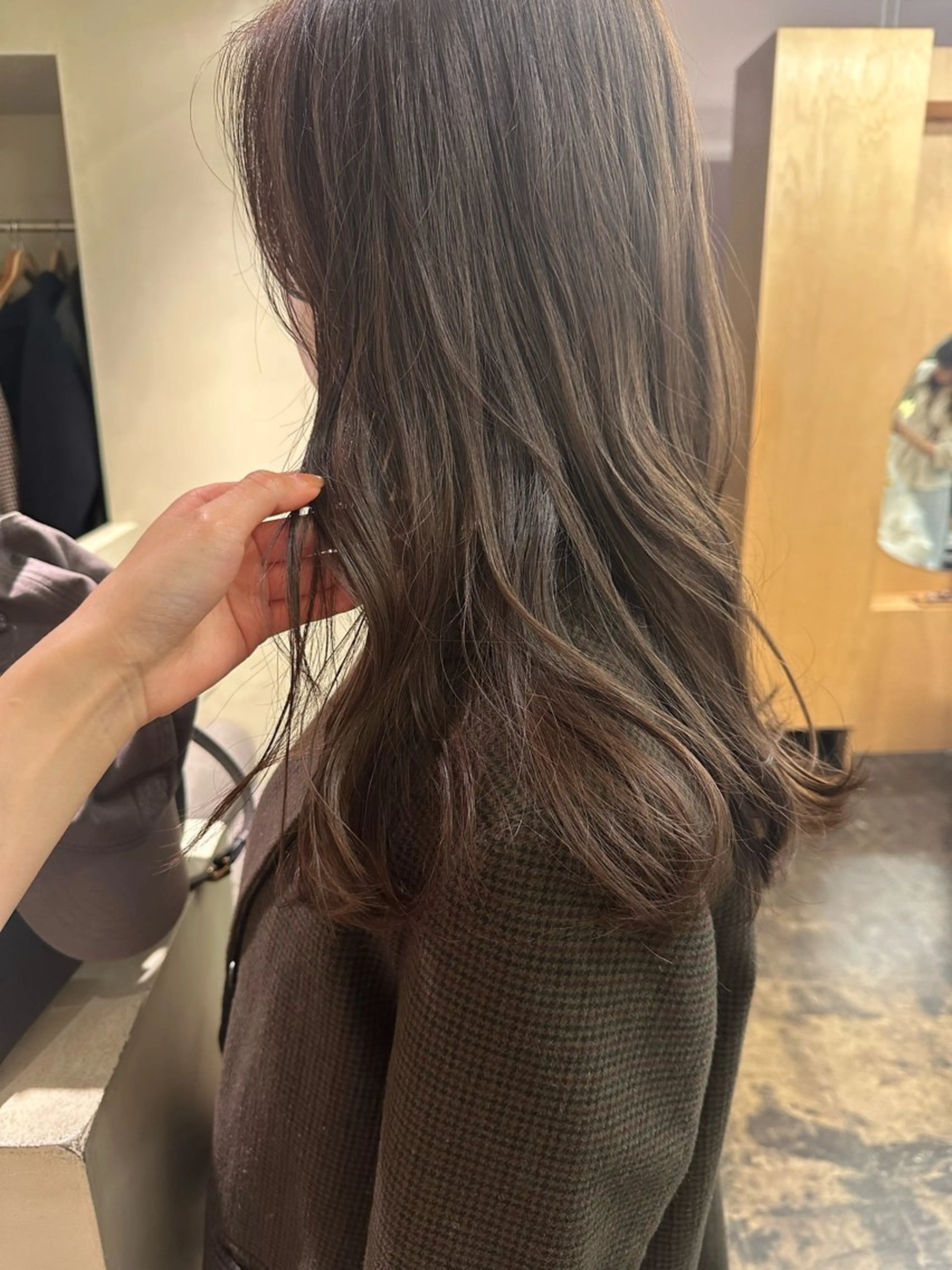 ロング カラー ベージュカラー オリーブベージュ yupi🐈⬛ レイヤー/パーマのヘアスタイル