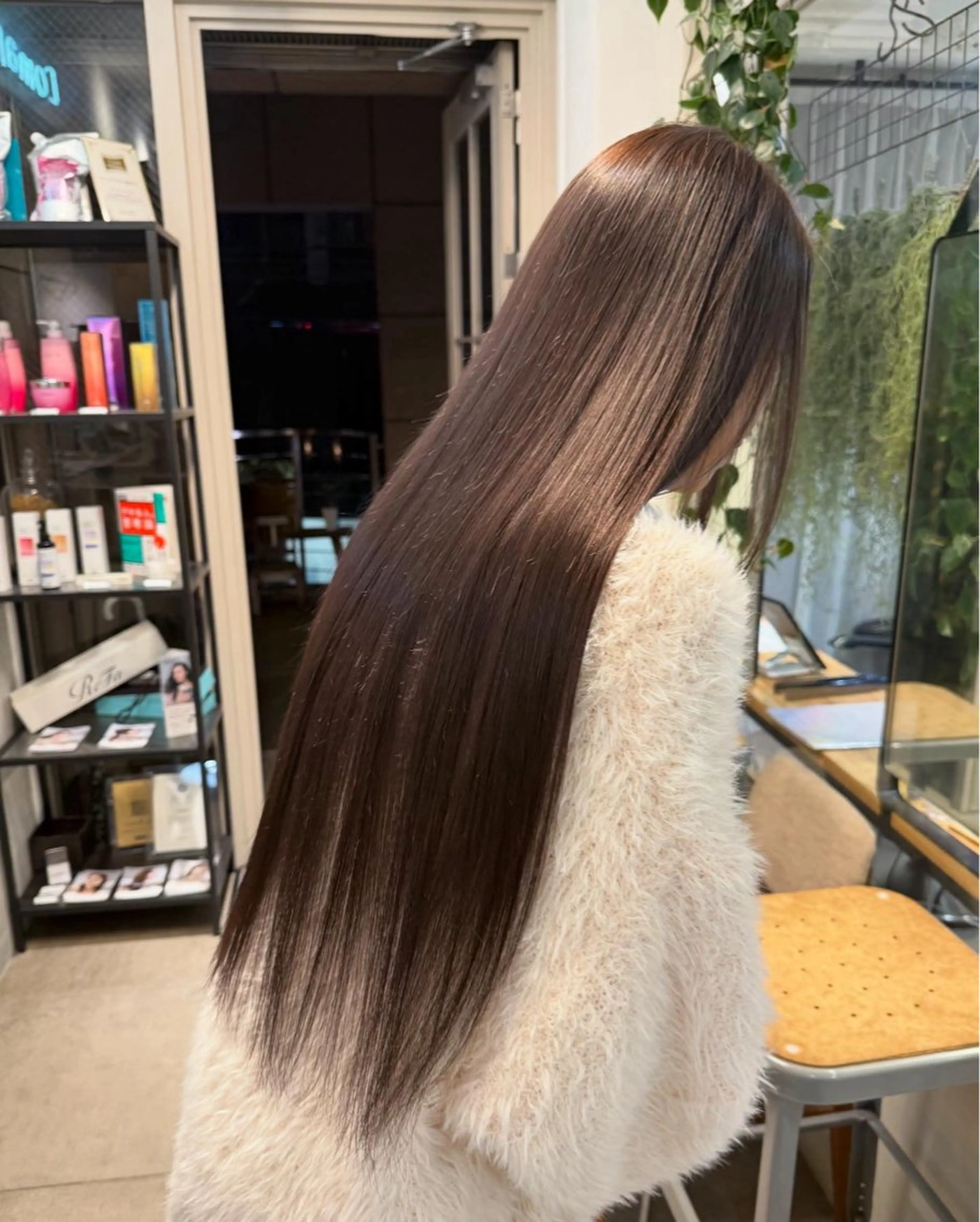 ロング カラー ミルクティー× グレージュMOMOのヘアスタイル