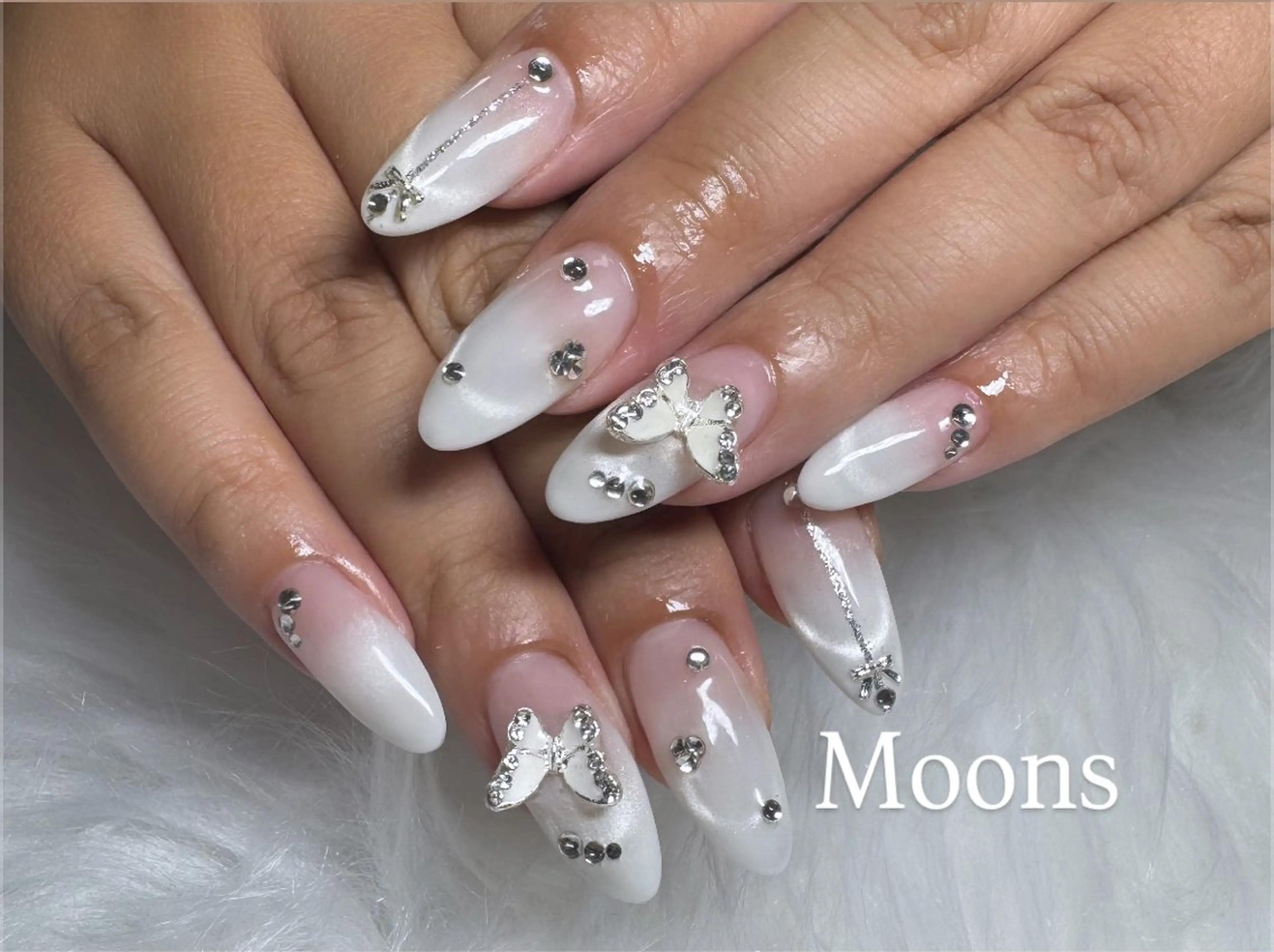 ネイル Moons nail 💅✨のネイルデザイン