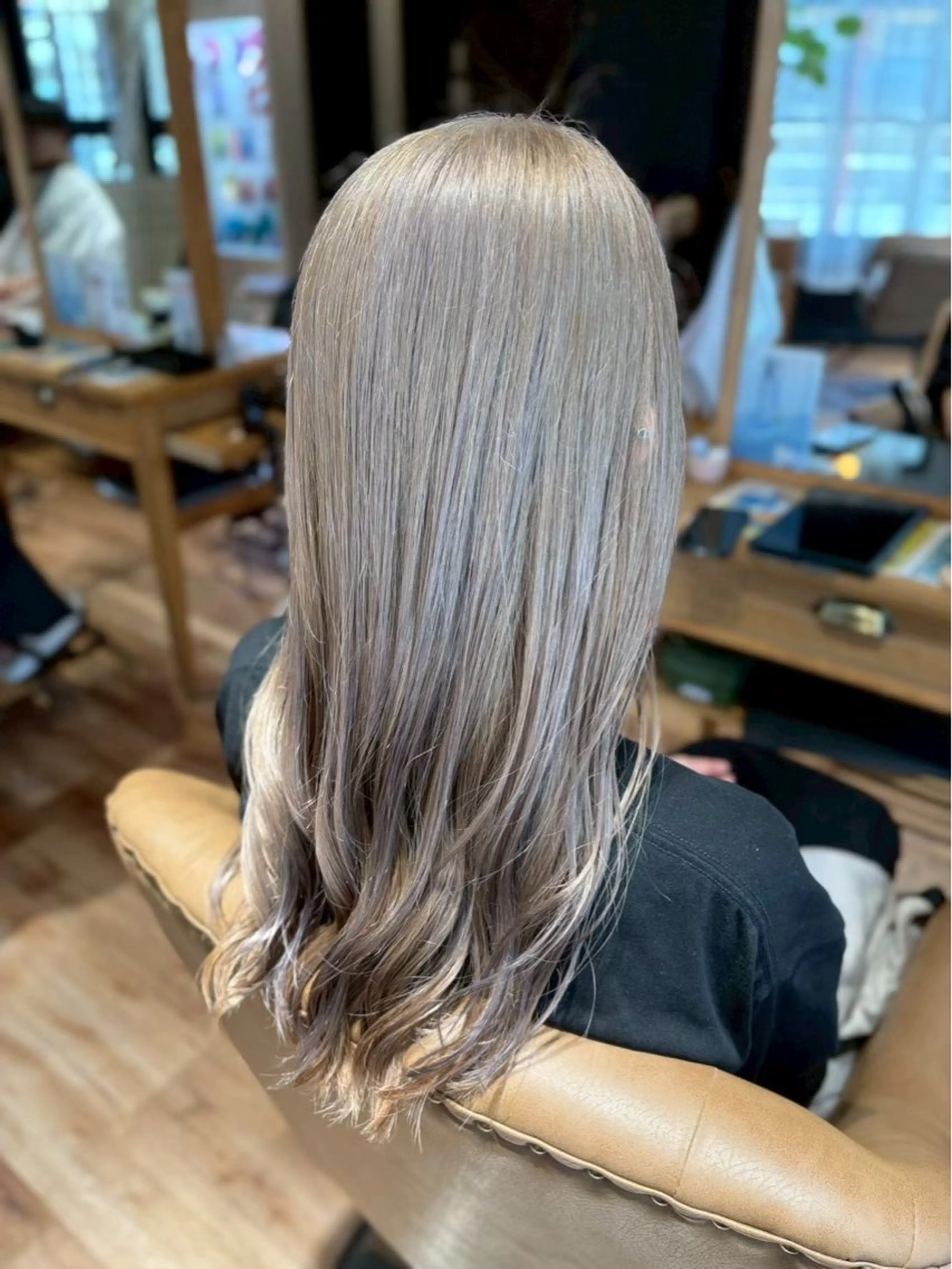 ロング ヘアカラー 高口 小春のヘアスタイル