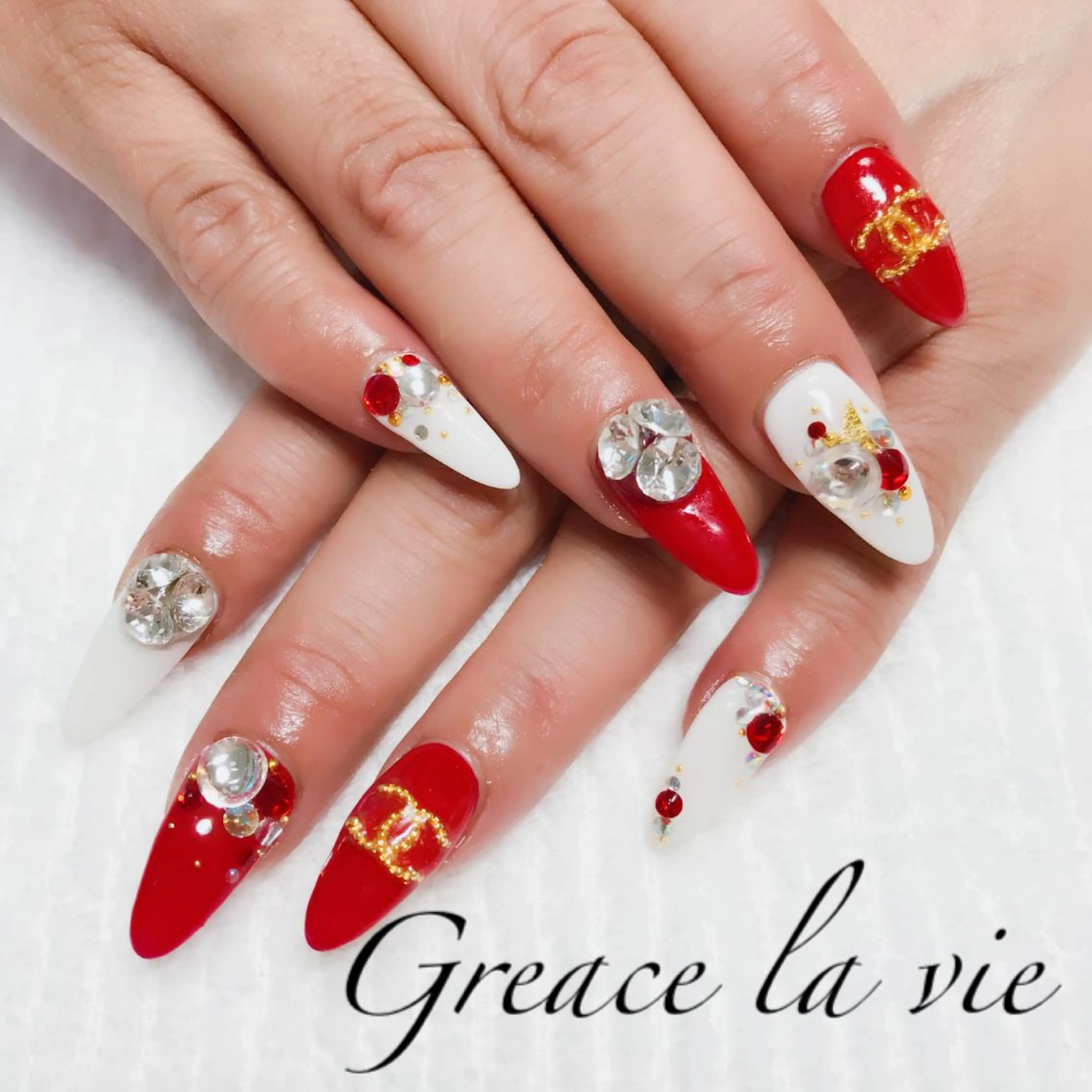 ロング カラー ネイル マツエク・マツパ レッドカラー ゴージャス ゴージャス 赤色 Greace  la vieのネイルデザイン