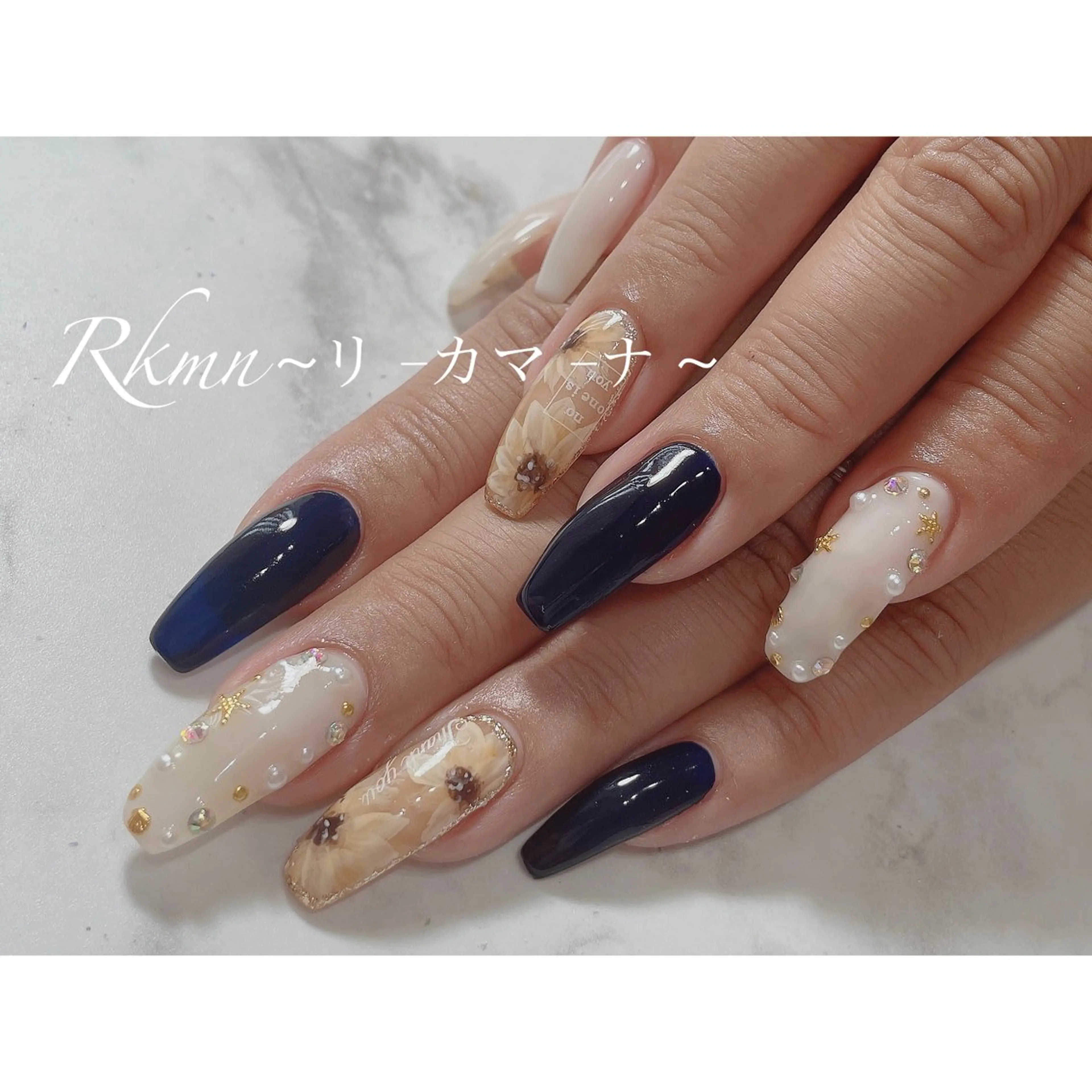 ネイル アートネイル フラワーネイル ネイビー 春ネイル ハンドネイル フットネイル ハンドケア Rkmn ~リ-カマ-ナ~のネイルデザイン