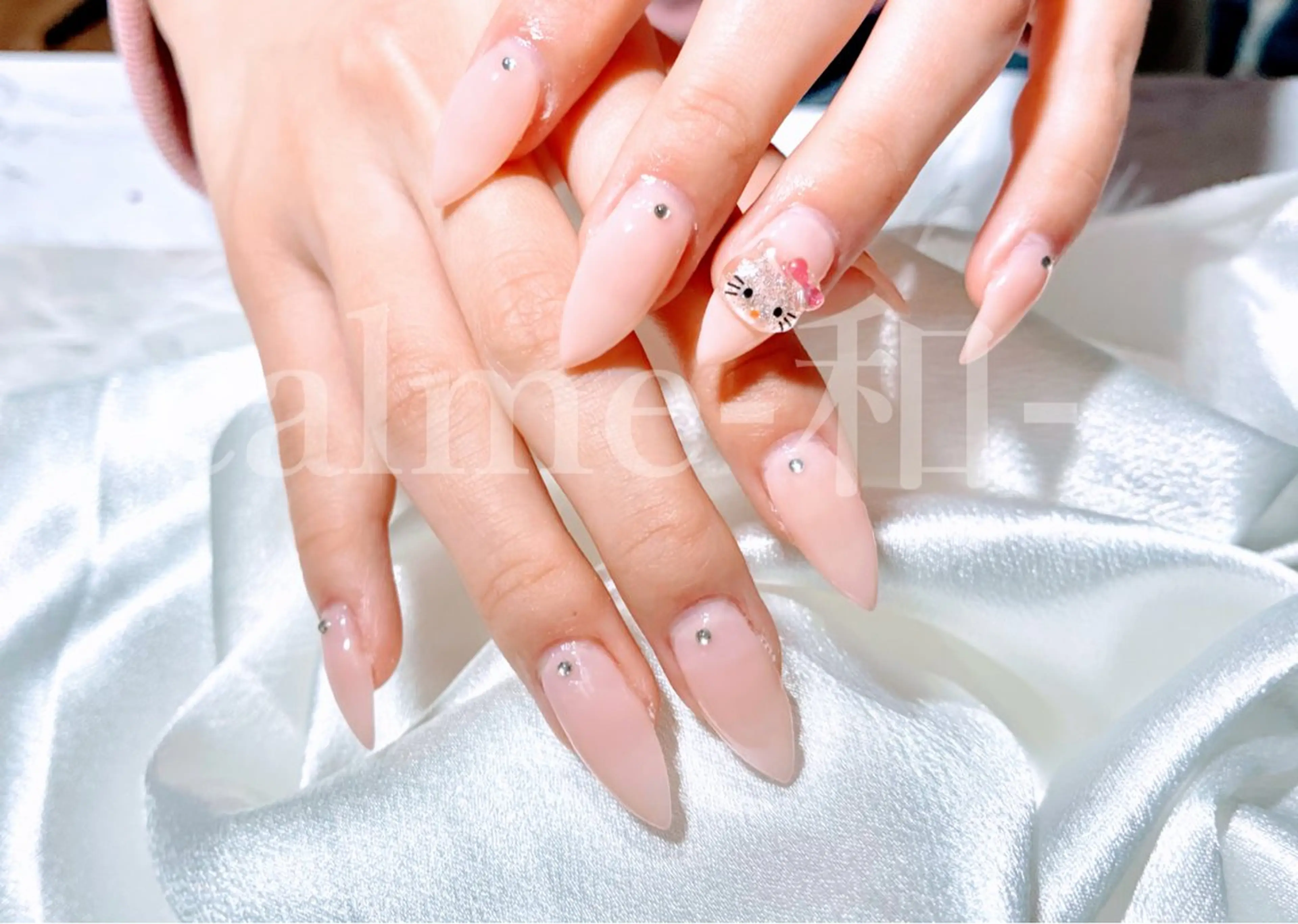 【simpleコース・medium長さだし・オフ込み✨】パーツ・ストーンつけ放題♪の写真