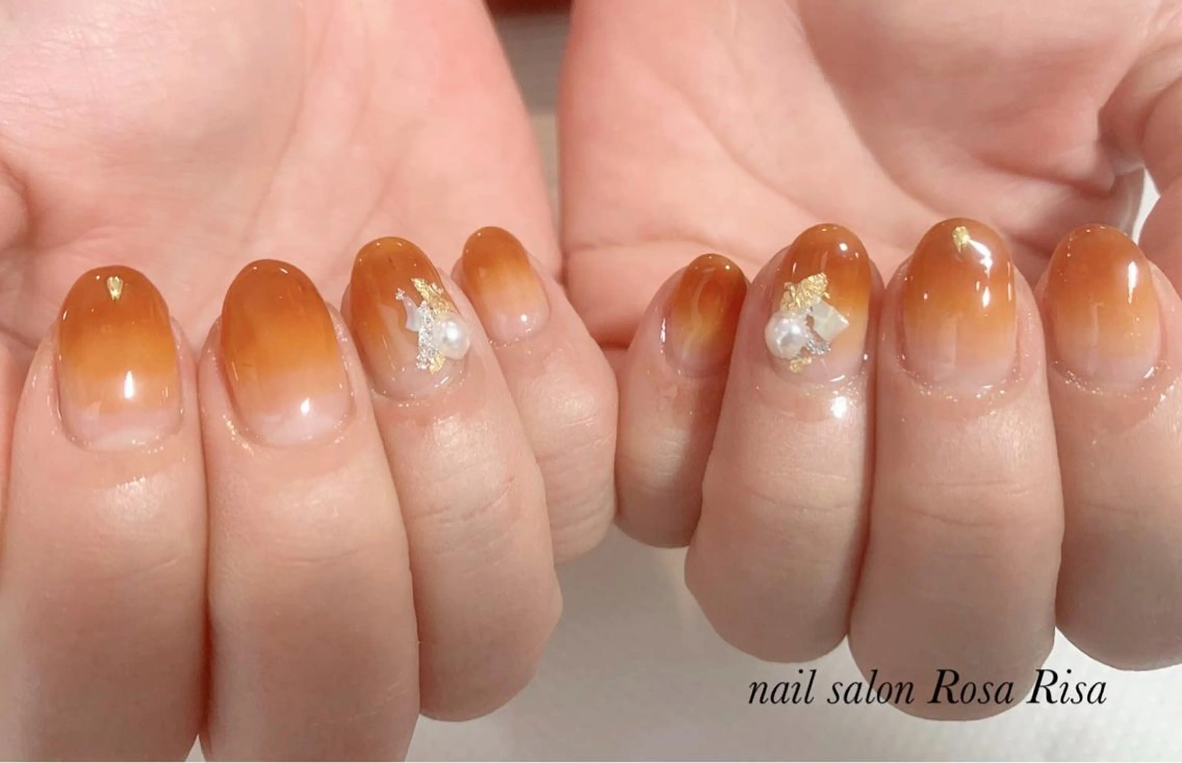 ミディアム ネイル ラメ(グリッター) ネイルスタジオ シェイクユアハンズのネイルデザイン