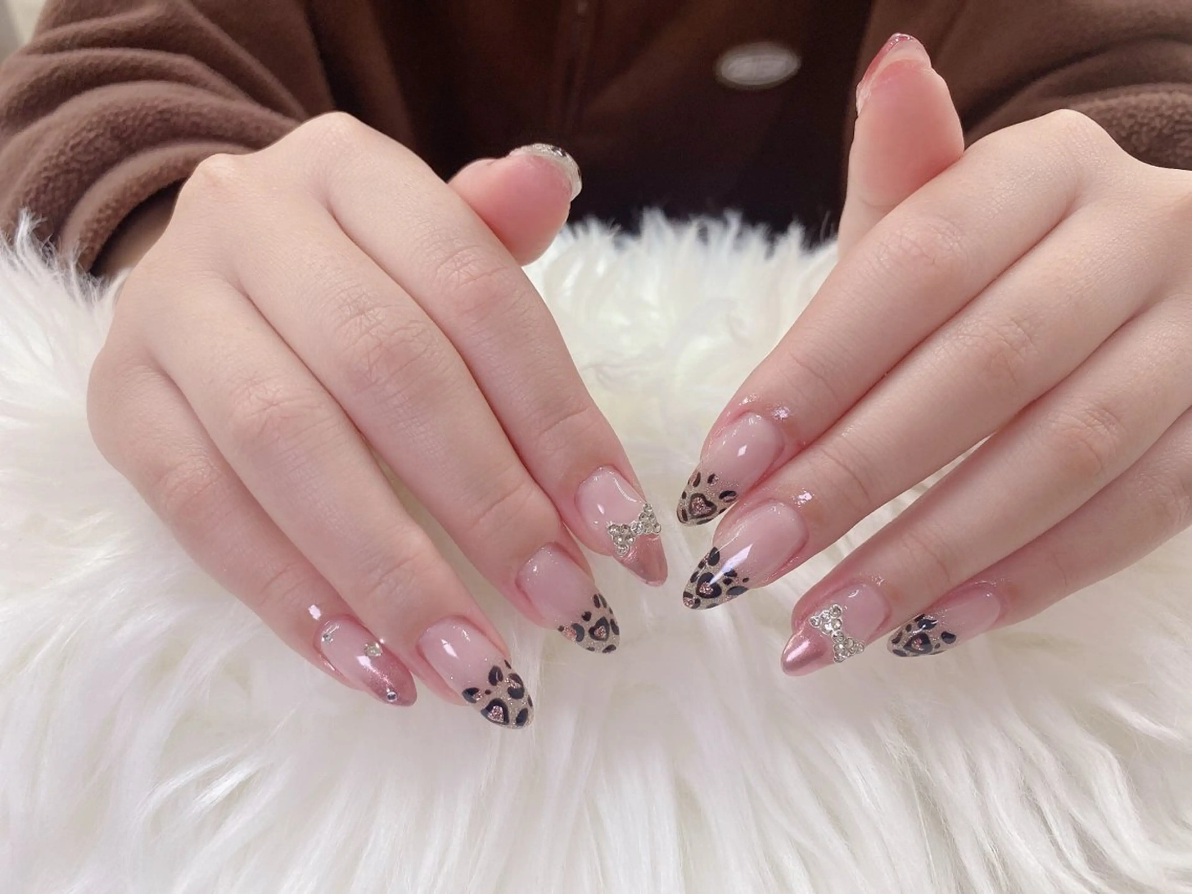 ネイル フレンチネイル グラデーション キラキラネイル 韓国ネイル マグネットネイル ハンドネイル ハンドケア Hara Nail 【パラジェル使用】のネイルデザイン