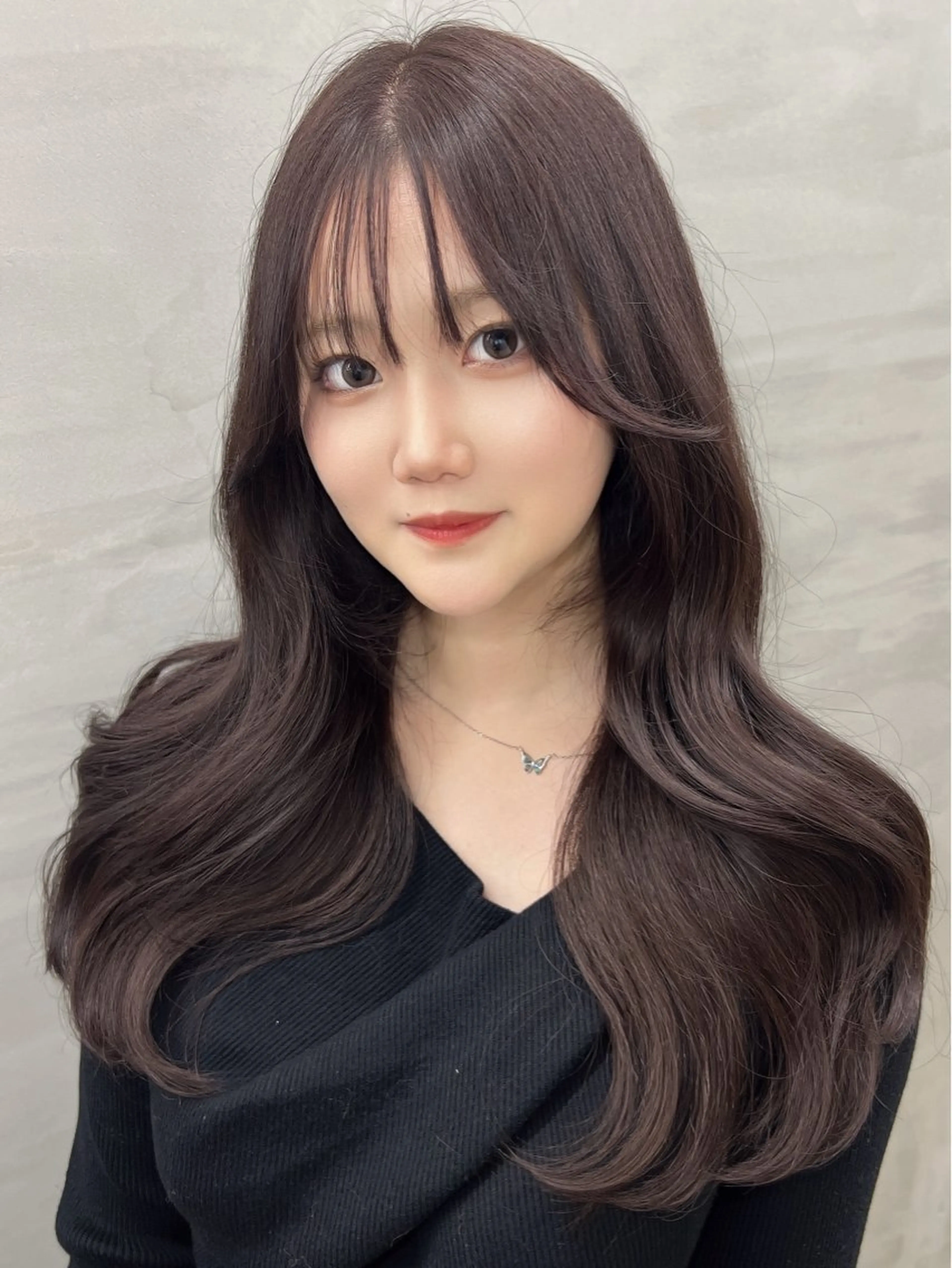 ロング カラー 透明感カラー レイヤーカット ロング カット ヘアカラー トリートメント 前髪/顔まわりカット 艶髪/髪質改善/縮毛のヘアスタイル